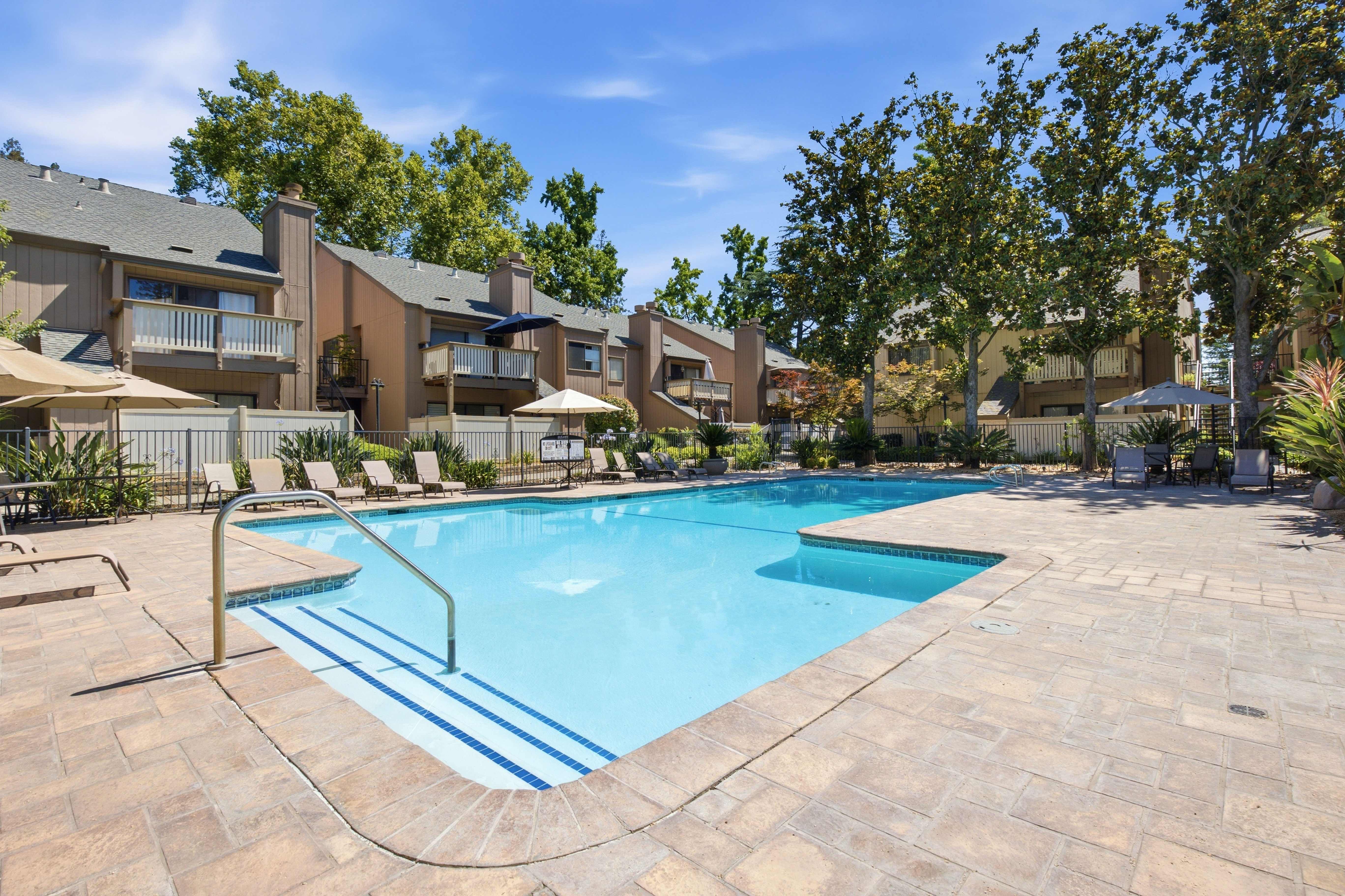  536 Woodside Oaks, Sacramento, CA, 95825 - 物件實景