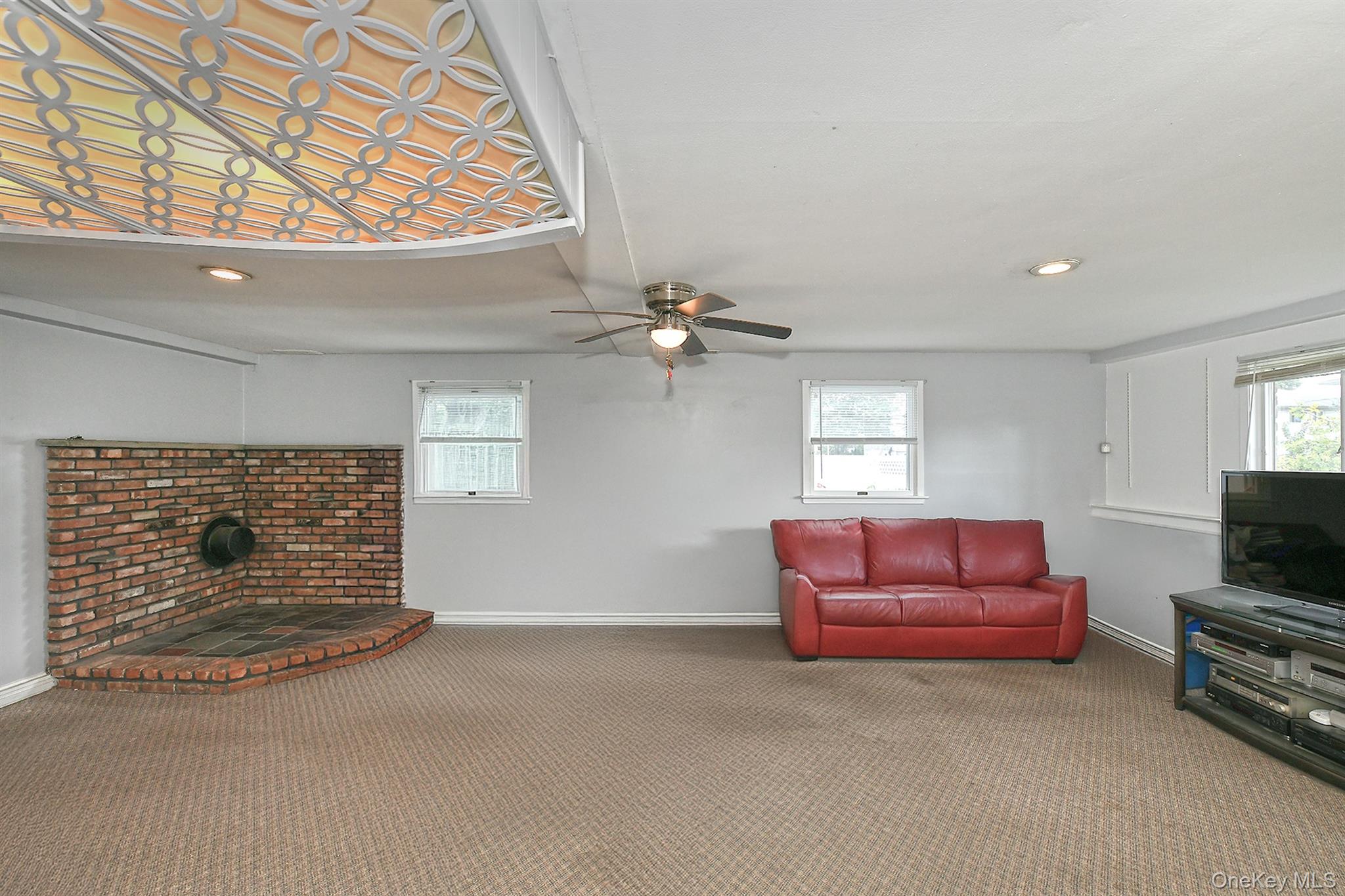 Hicksville, New York, 11801, United States, 3 Bedrooms Bedrooms, ,3 BathroomsBathrooms,Residential,For Sale,1932624