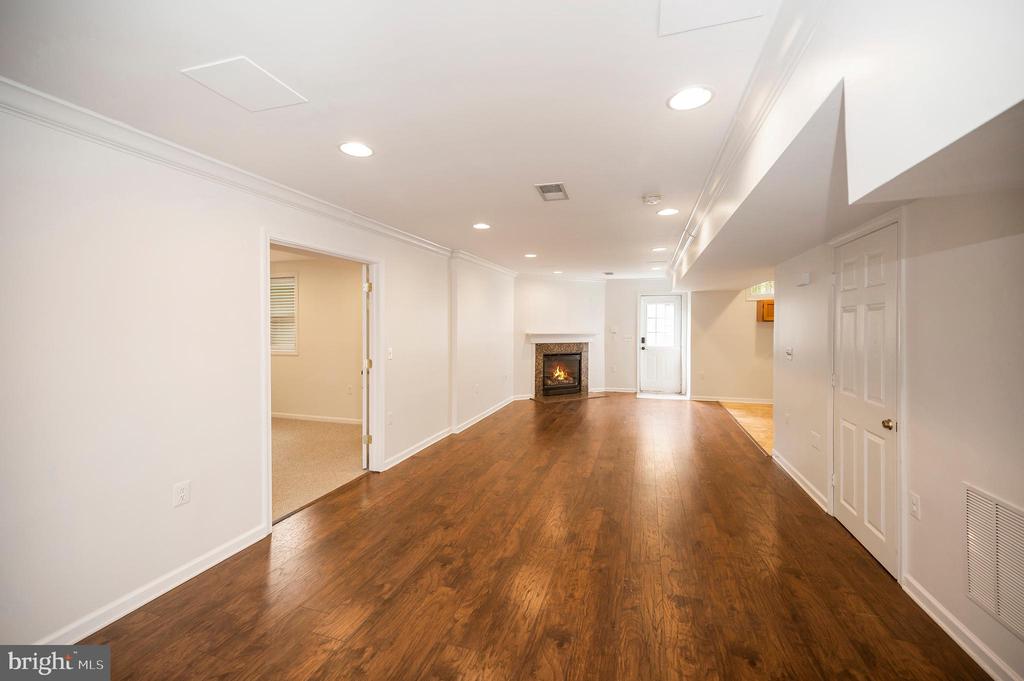 Bealeton, Virginia, 22712, United States, 6 Bedrooms Bedrooms, ,4 BathroomsBathrooms,Residential,For Sale,1916093