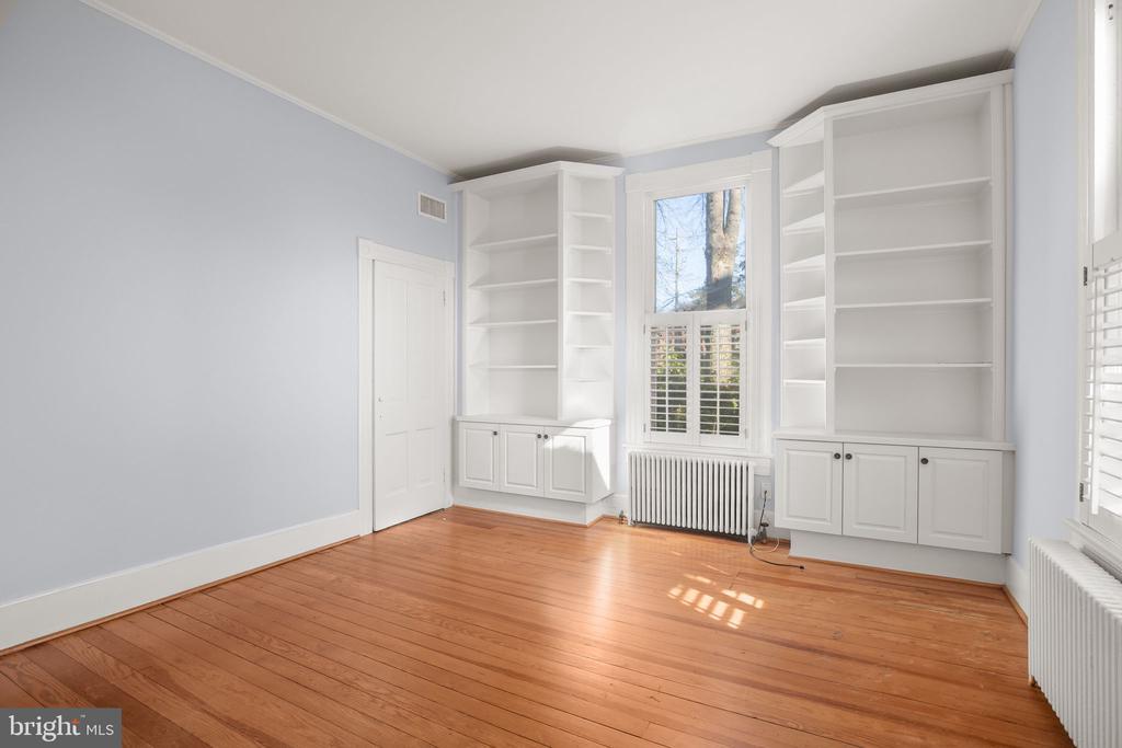 Fredericksburg, Virginia, 22401, United States, 4 Bedrooms Bedrooms, ,2 BathroomsBathrooms,Residential,For Sale,2001681