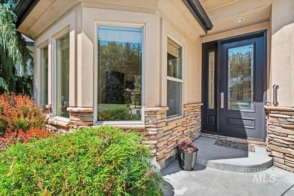 Eagle, Idaho, 83616-7135, United States, 4 Bedrooms Bedrooms, ,Residential,For Sale,1925898