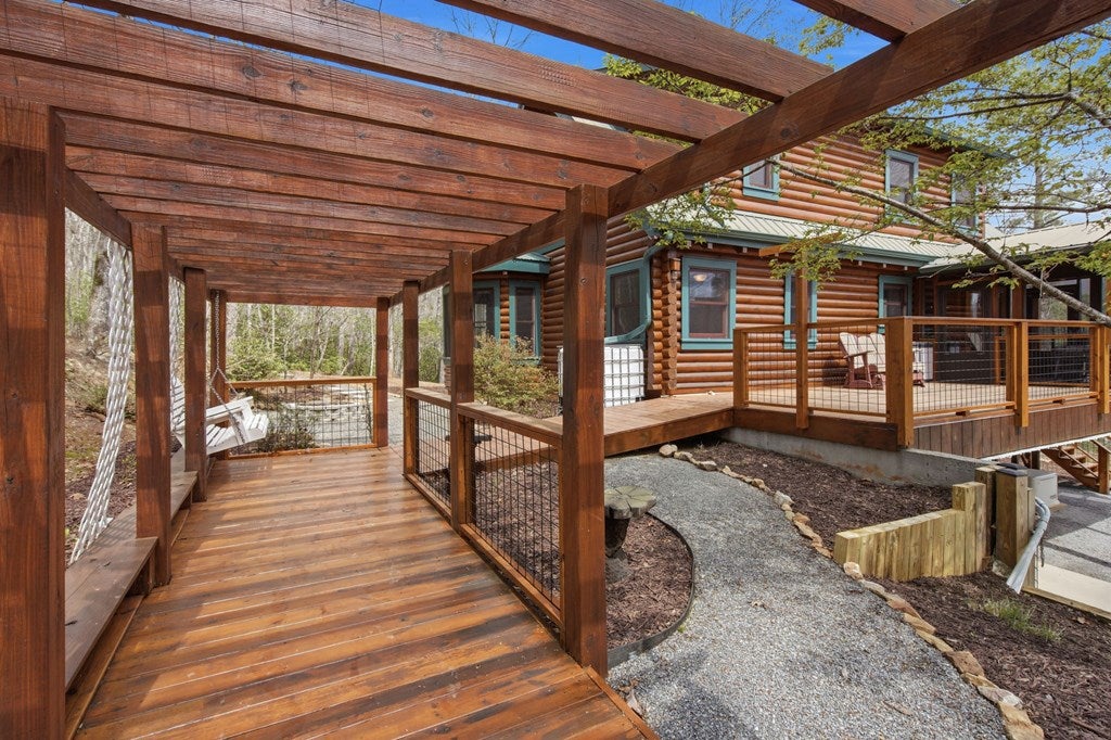 Ellijay, Georgia, 30536, United States, 2 Bedrooms Bedrooms, ,3 BathroomsBathrooms,Residential,For Sale,2034999