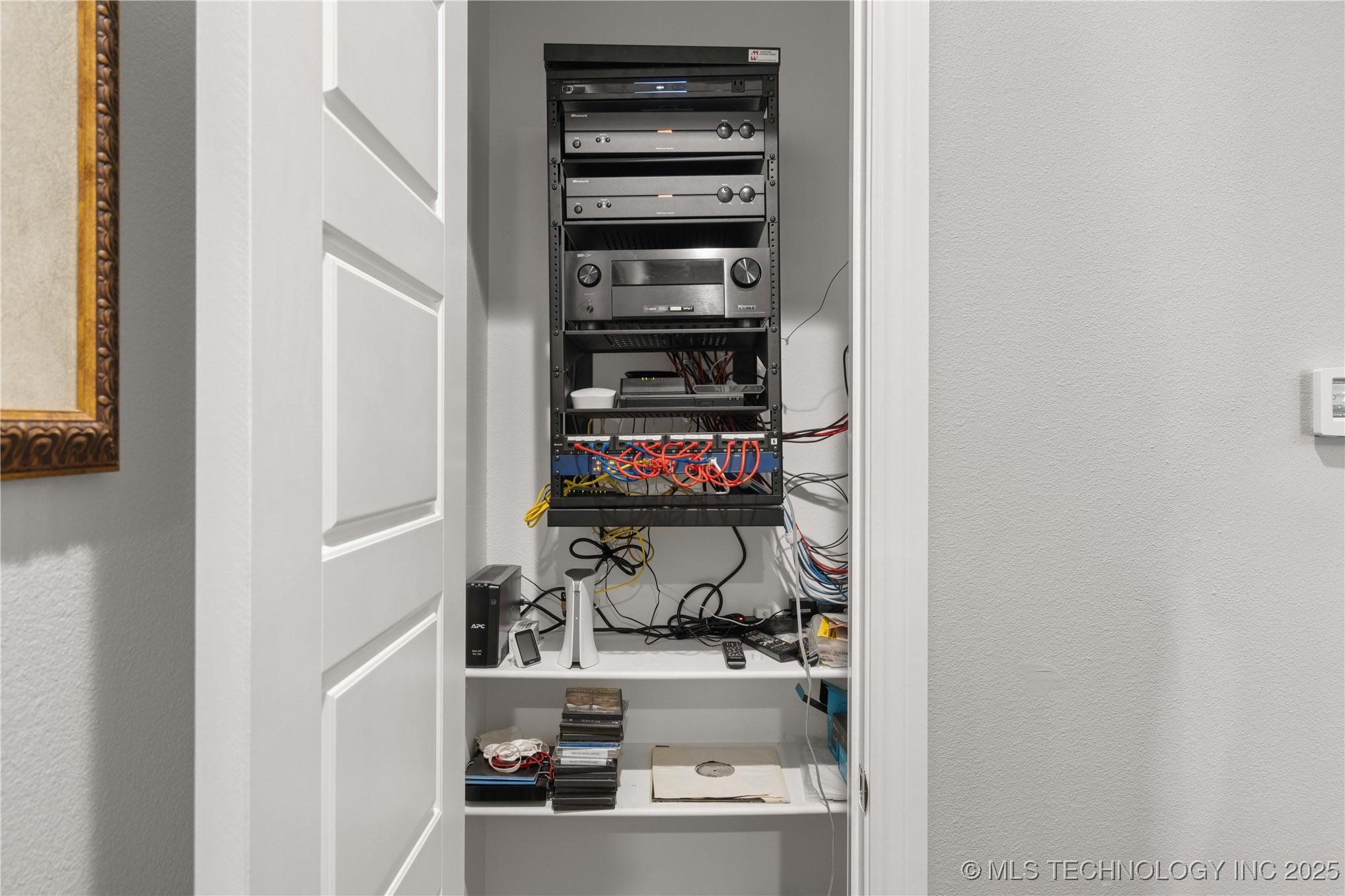 Fort Gibson, Oklahoma, 74434, United States, 4 Bedrooms Bedrooms, ,4 BathroomsBathrooms,Residential,For Sale,2005878