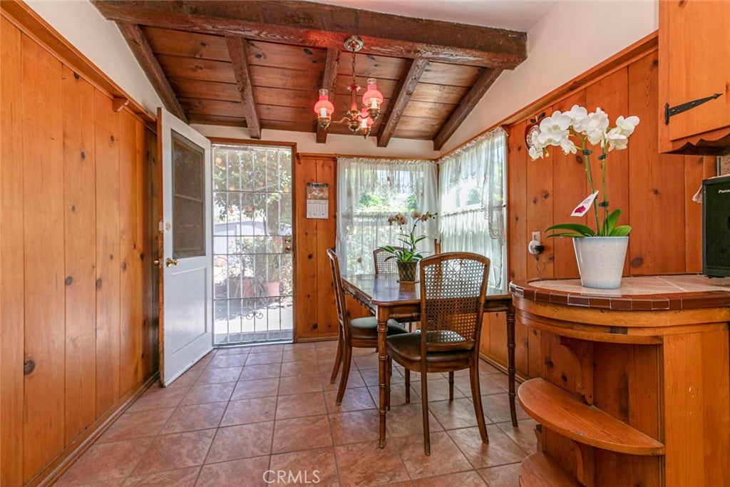 Van Nuys, California, 91405, United States, 2 Bedrooms Bedrooms, ,2 BathroomsBathrooms,Residential,For Sale,1941030