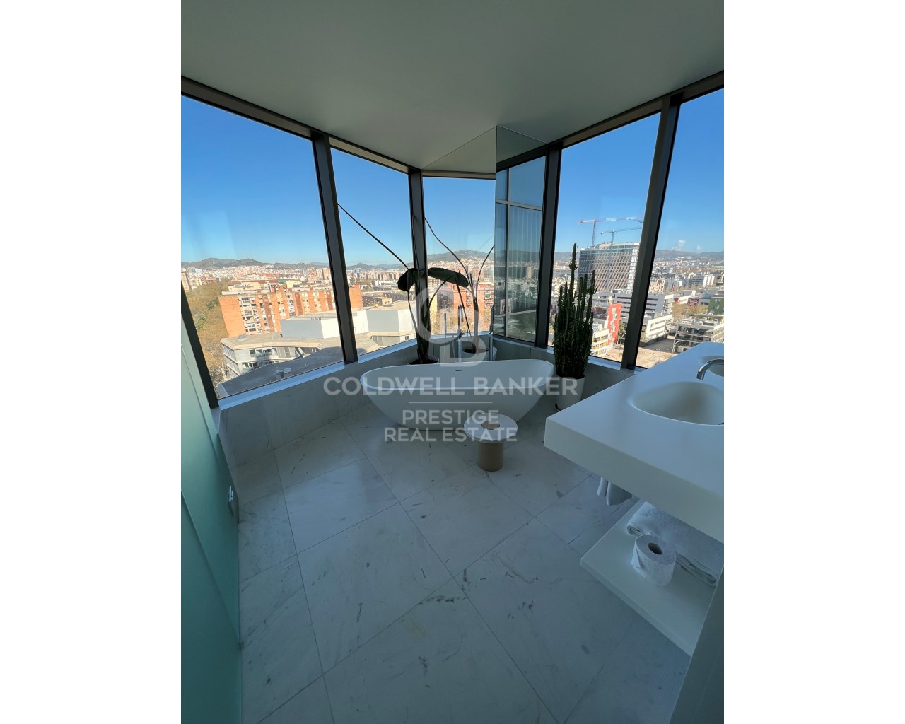 Barcelona, Catalonia, ES, 4 Bedrooms Bedrooms, ,4 BathroomsBathrooms,Residential,For Sale,1695312