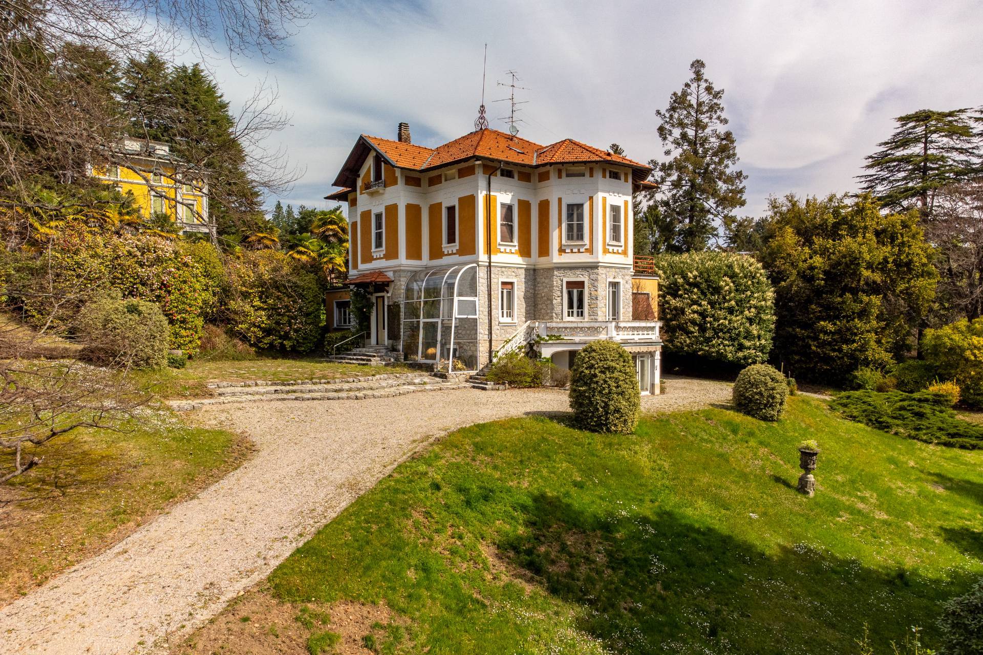 Varese, Varese, 21100, IT, 7 Bedrooms Bedrooms, ,3 BathroomsBathrooms,Residential,For Sale,1796981