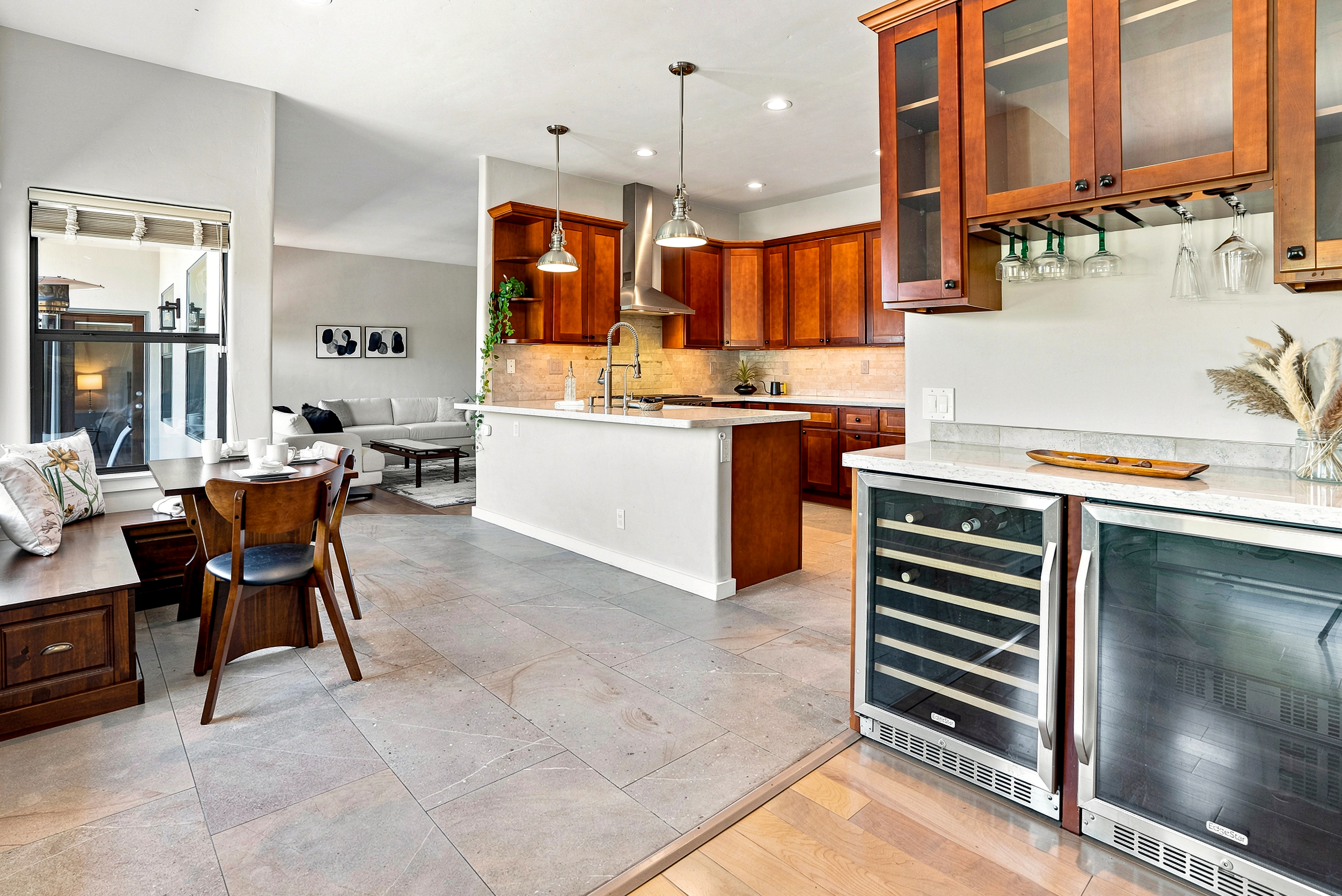  5324 Hidden Oak Court, Royal Oaks - 物件實景