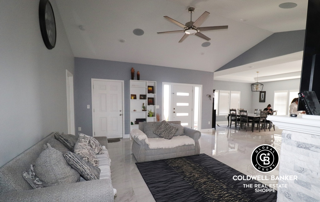 Garden City, Kansas, 67846, United States, 6 Bedrooms Bedrooms, ,3 BathroomsBathrooms,Residential,For Sale,1737851