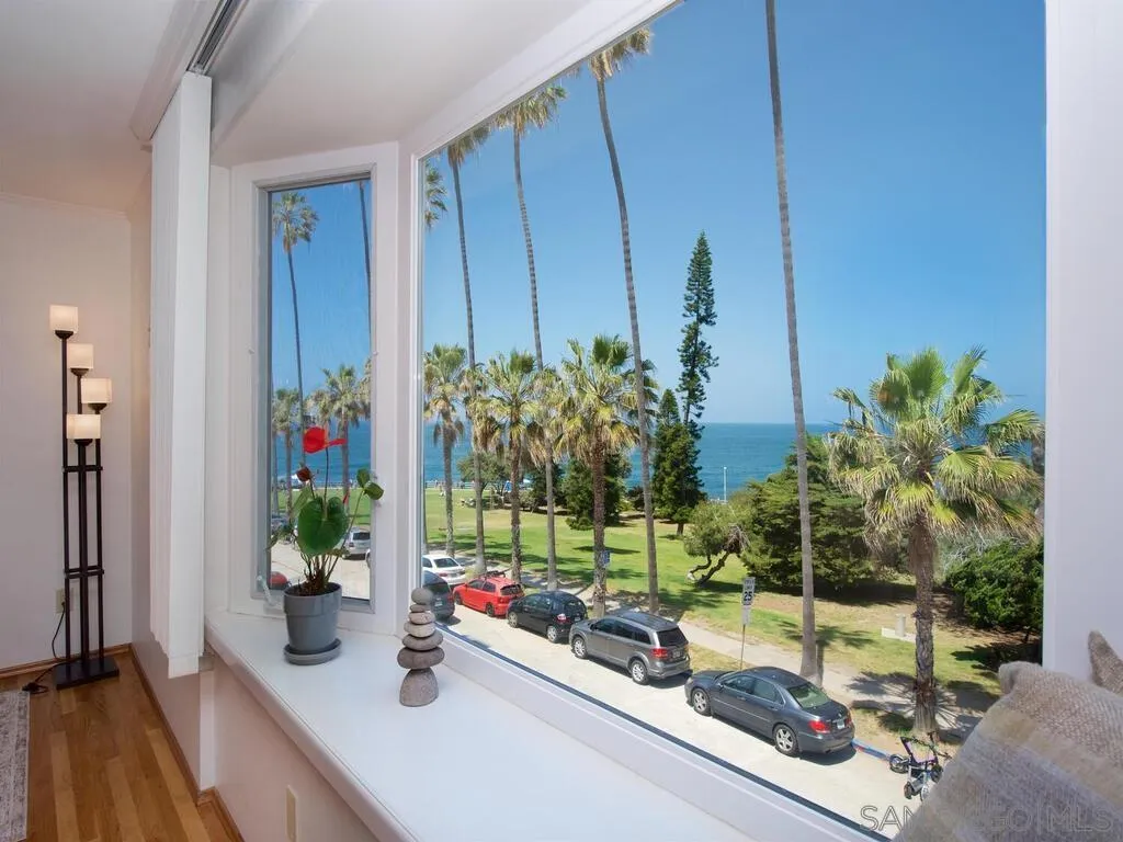 La Jolla, California, 92037, United States, 2 Bedrooms Bedrooms, ,2 BathroomsBathrooms,Residential,For Sale,1985543