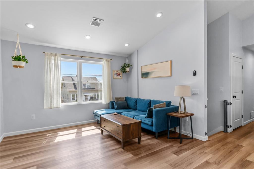Cranston, Rhode Island, 02910, United States, 3 Bedrooms Bedrooms, ,3 BathroomsBathrooms,Residential,For Sale,1915562