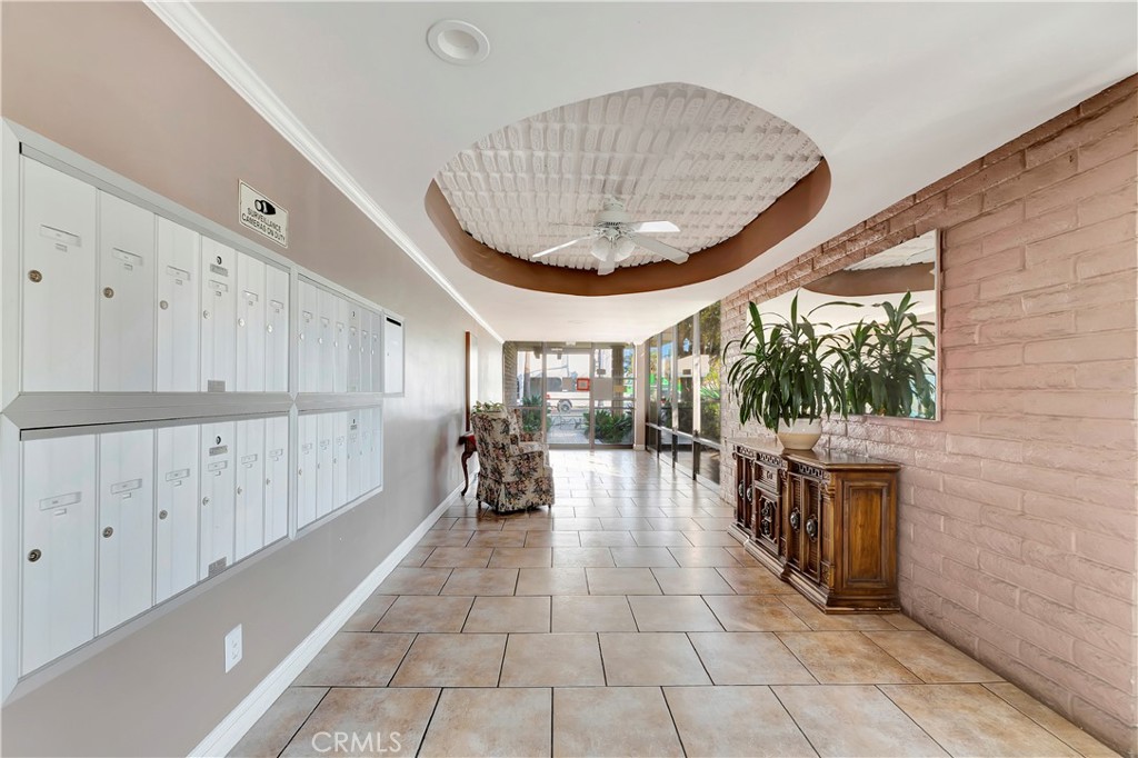 Long Beach, California, 90814, United States, 2 Bedrooms Bedrooms, ,1 BathroomBathrooms,Residential,For Sale,1989158