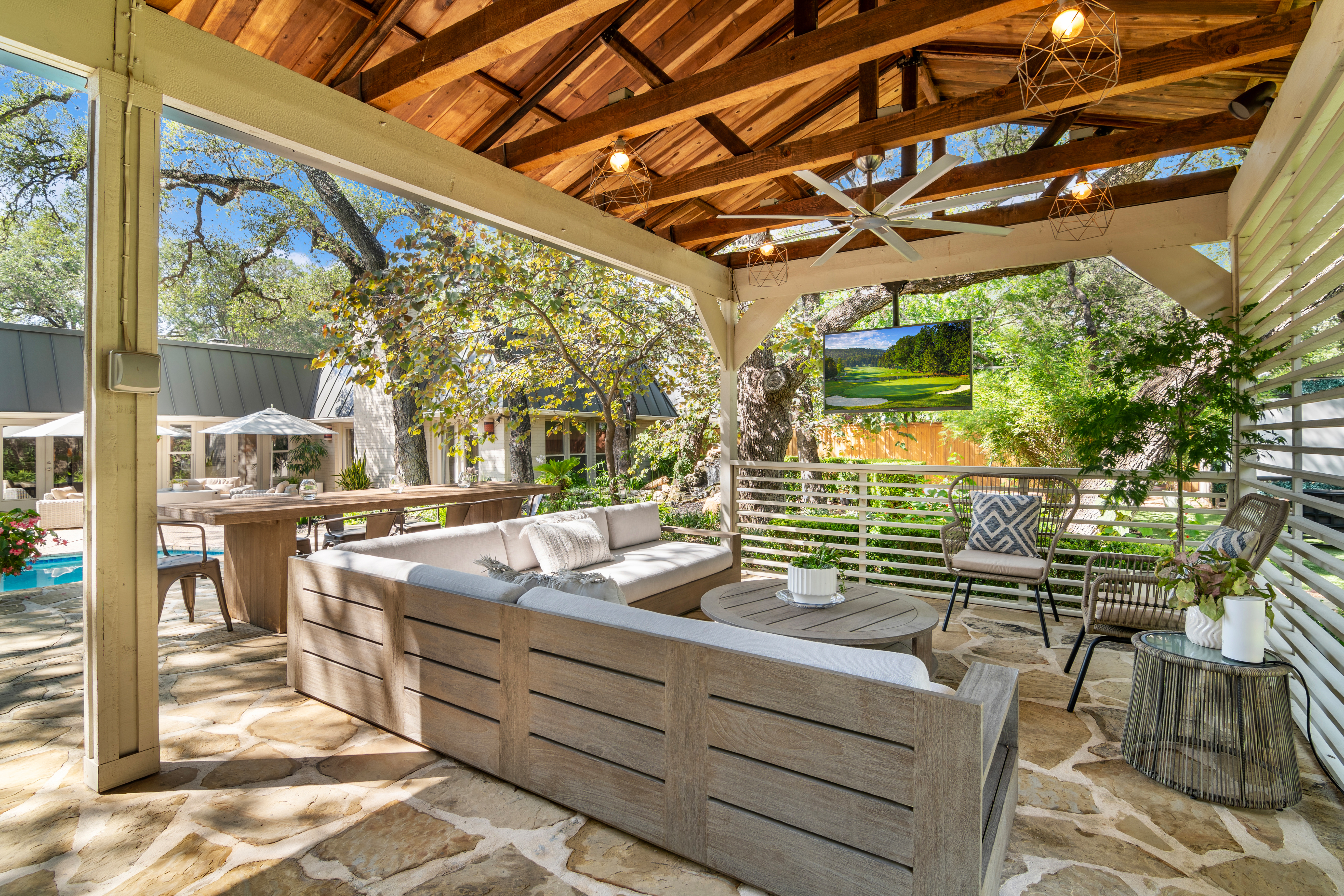  Private Oak-Shaded Estate in Castle Hills - 物件實景