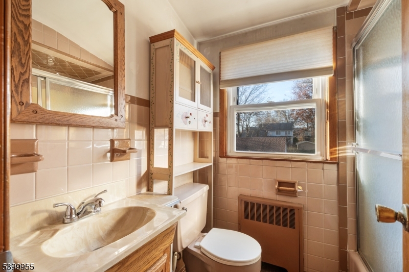 Clark Twp., New Jersey, 07066, United States, 4 Bedrooms Bedrooms, ,2 BathroomsBathrooms,Residential,For Sale,2003135