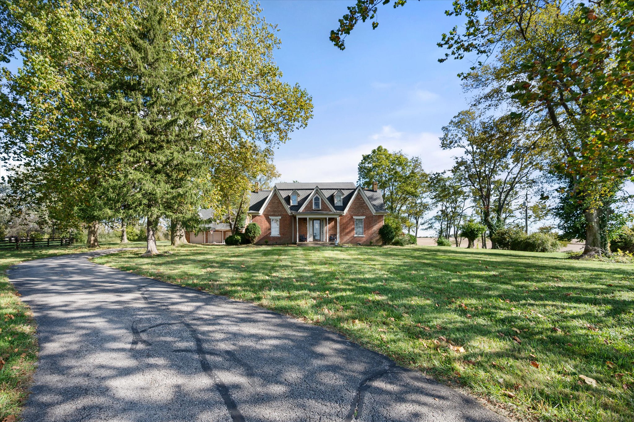 Shelbyville, Kentucky, 40065, United States, 4 Bedrooms Bedrooms, ,3 BathroomsBathrooms,Residential,For Sale,1986481