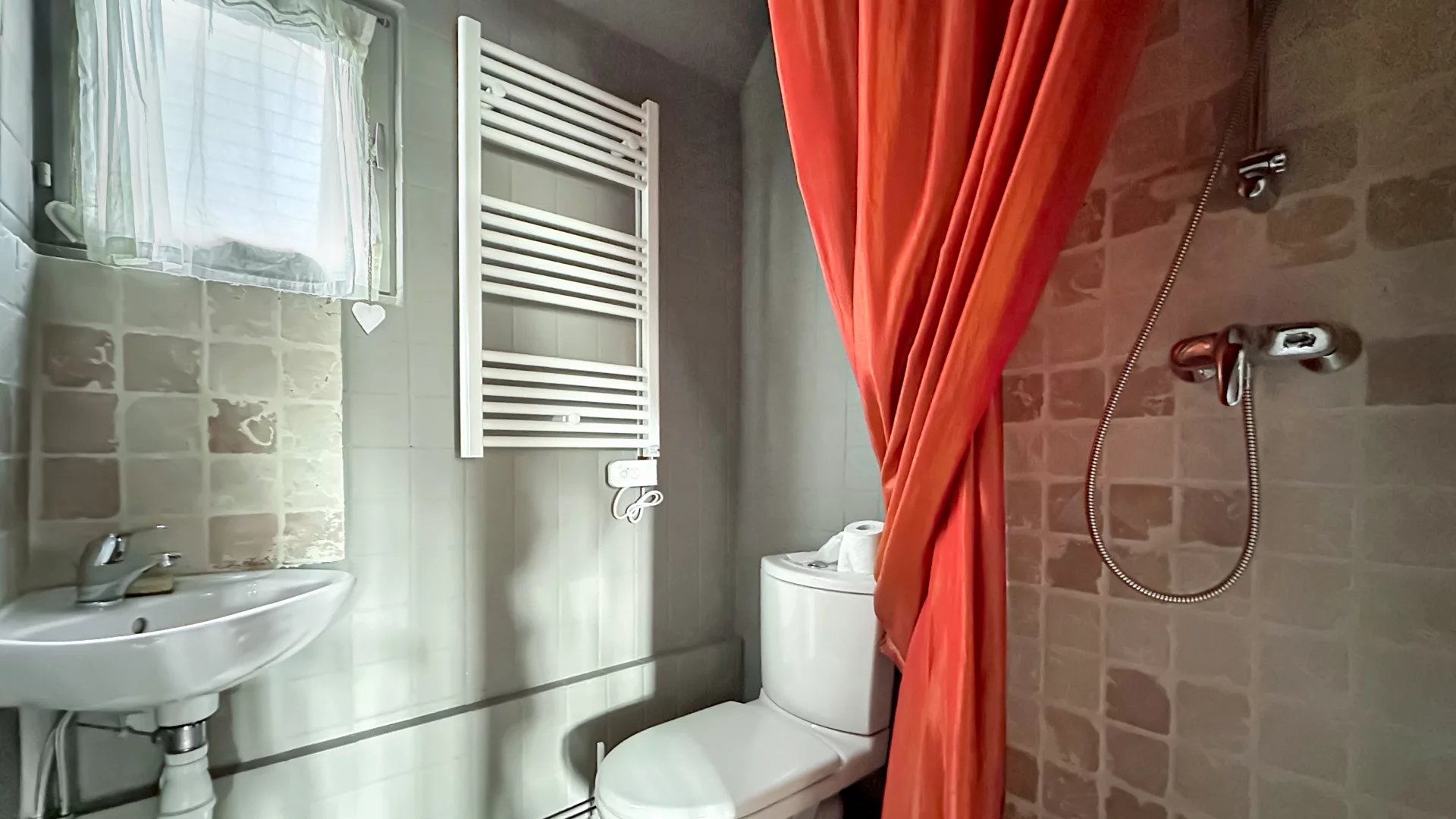 Honfleur, Normandy, 14600, FR, 3 Bedrooms Bedrooms, ,2 BathroomsBathrooms,Residential,For Sale,1805763