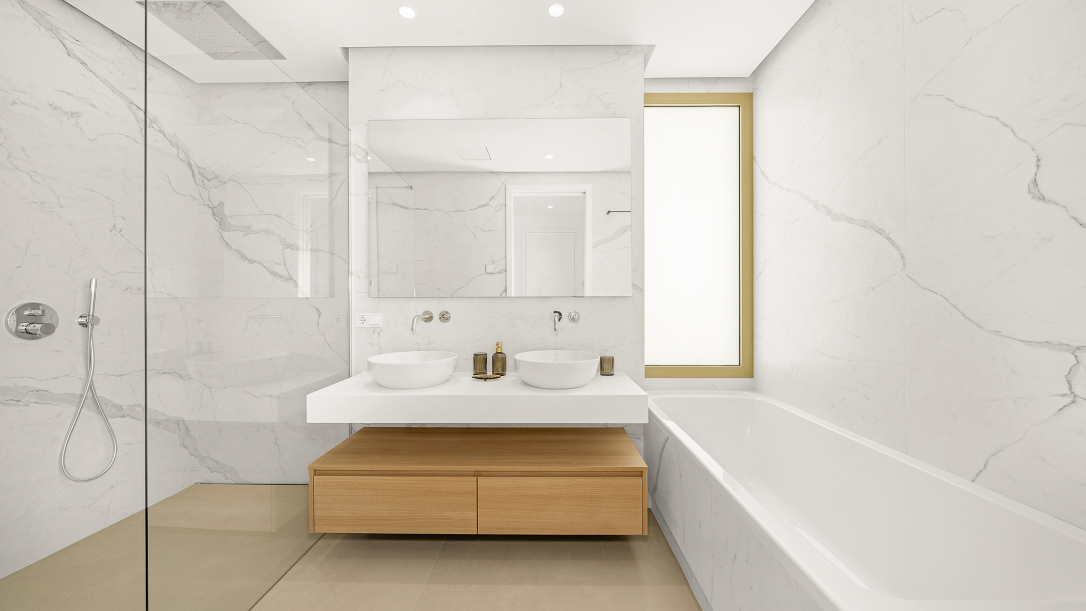  3-bedroom penthouse duplex with pool and sea views in Benalús, Marbella - 物件實景