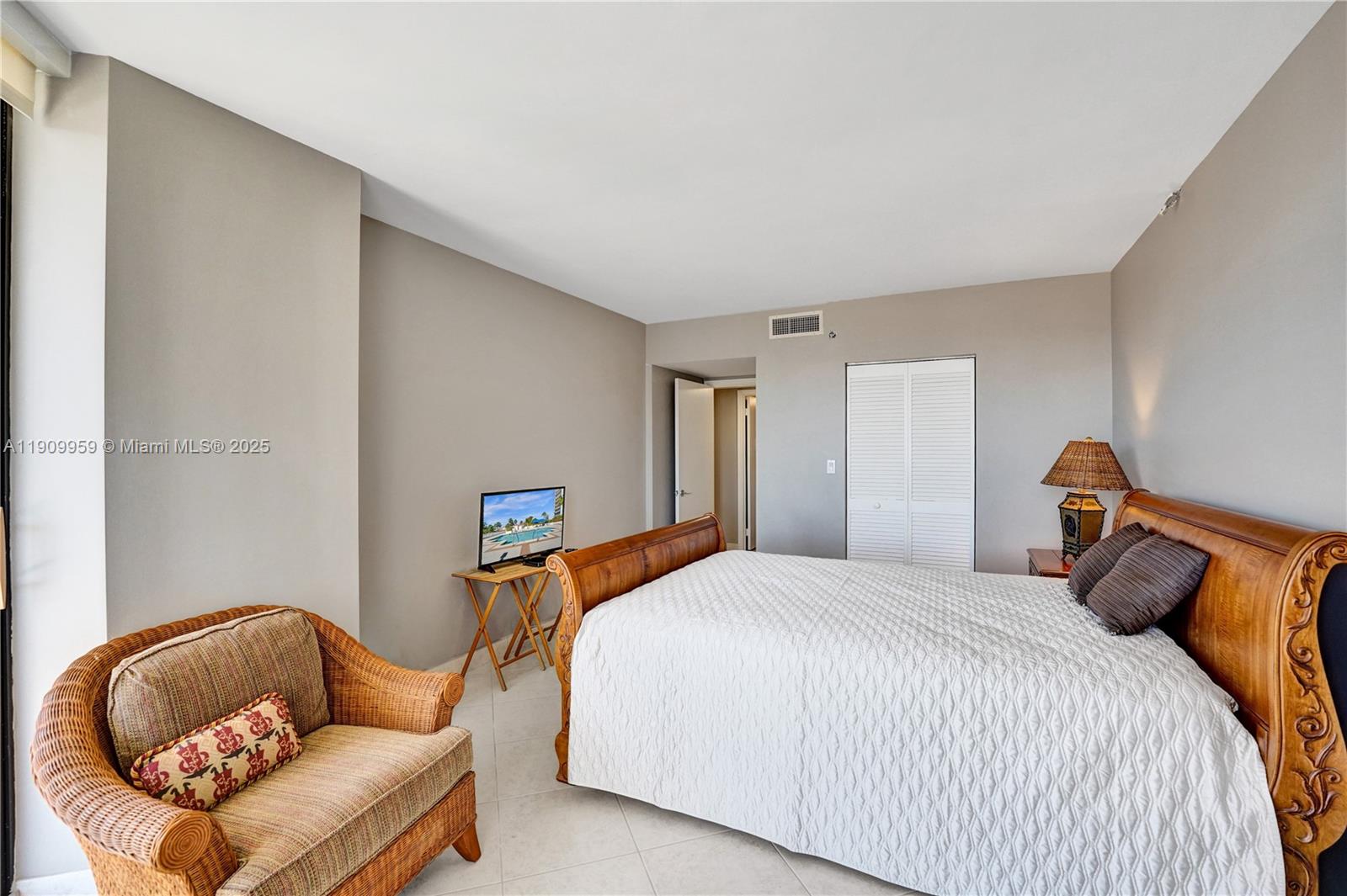 Aventura, Florida, 33180, United States, 2 Bedrooms Bedrooms, ,2 BathroomsBathrooms,Residential,For Sale,1988948