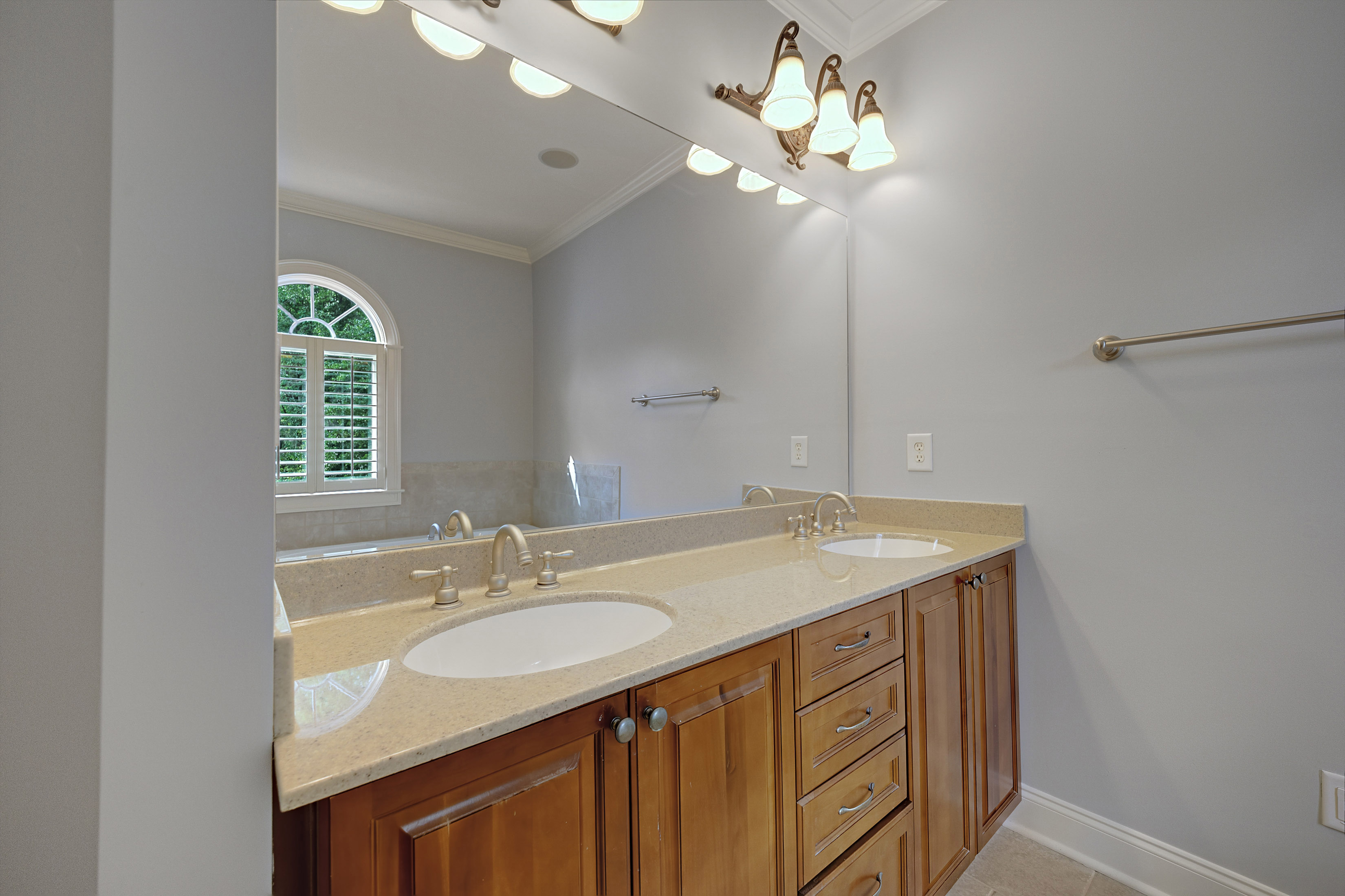  Sandy Springs Townhome Lives Like a Single Family Residence - 物件實景