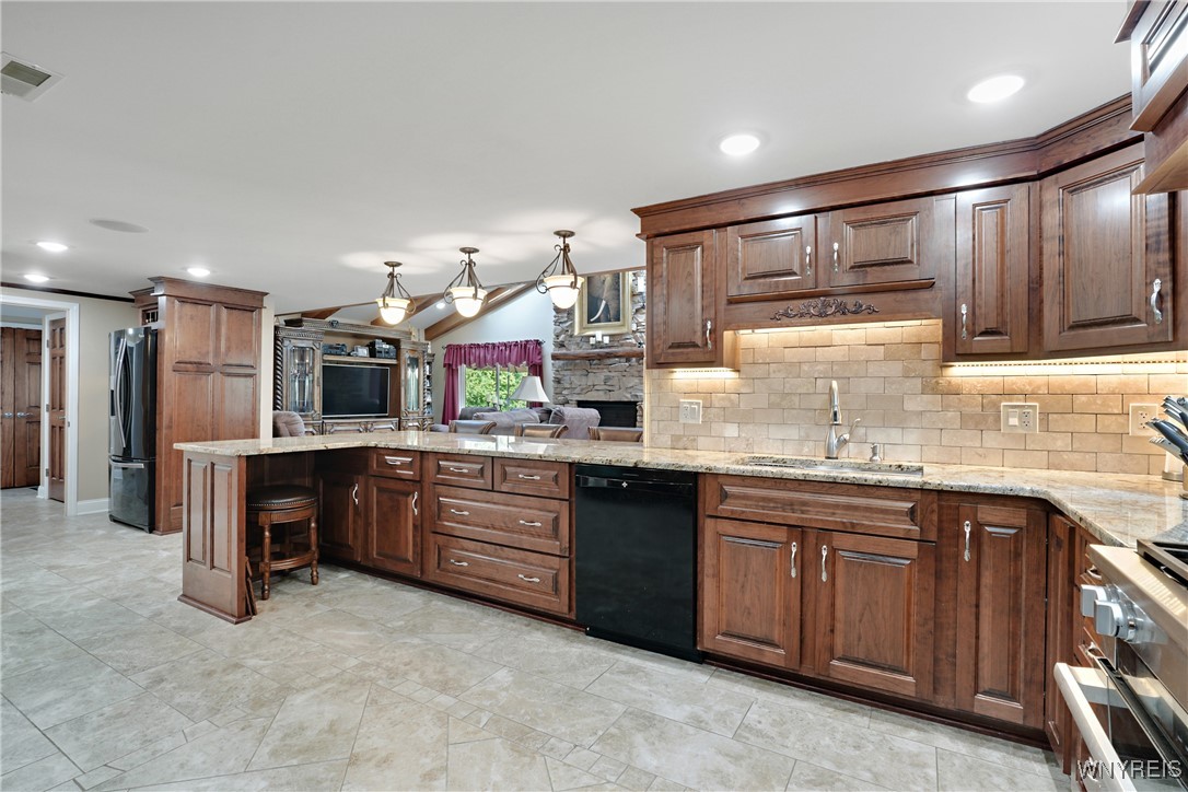 Lewiston, New York, 14092, United States, 4 Bedrooms Bedrooms, ,3 BathroomsBathrooms,Residential,For Sale,1916112