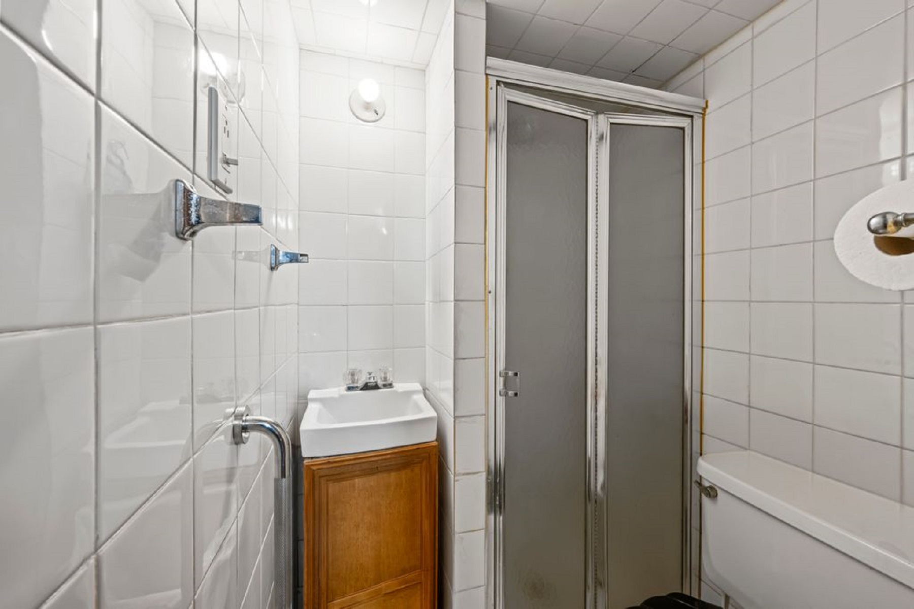  1569 East 45th Street - 物件實景