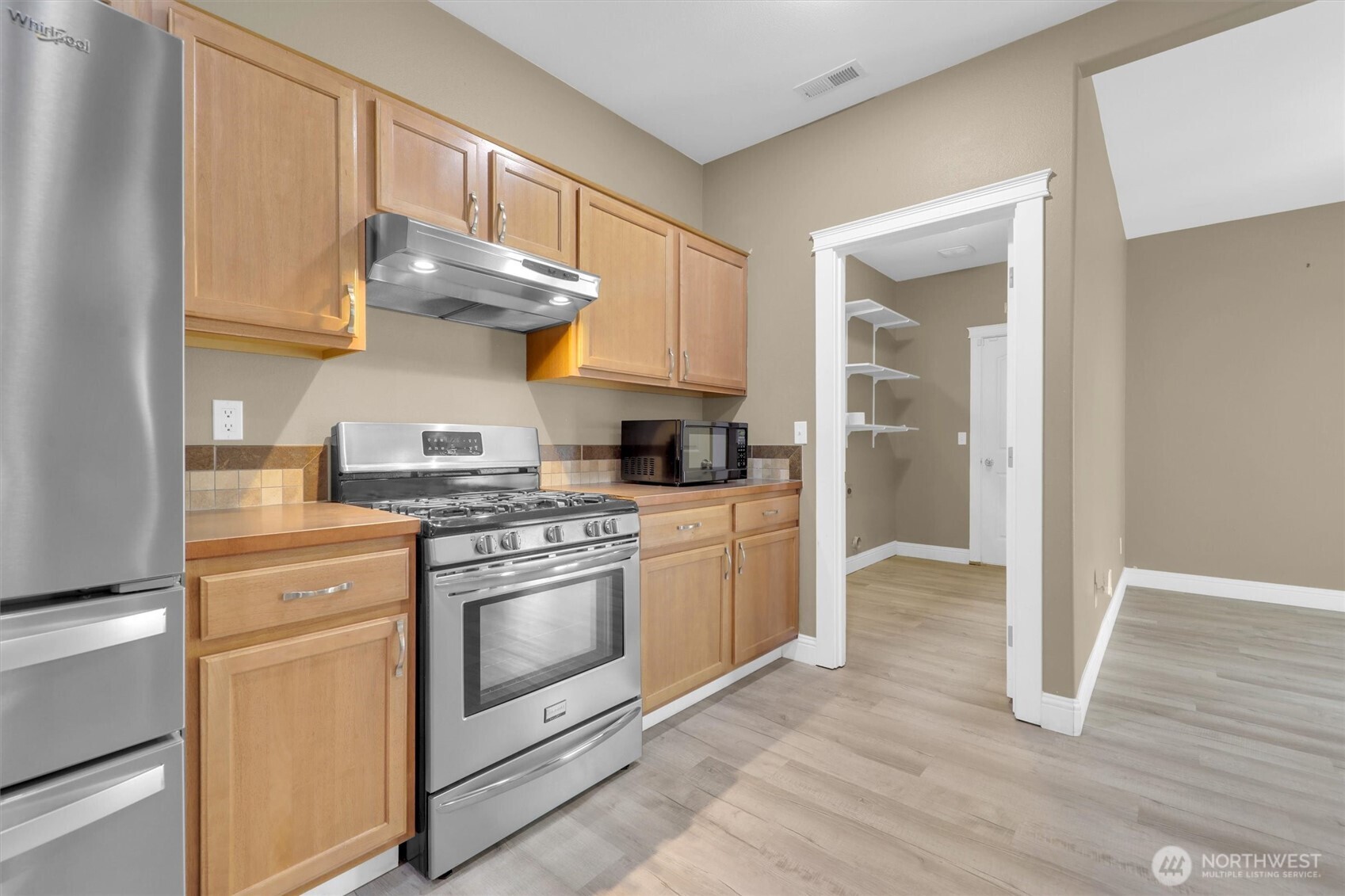 Puyallup, Washington, 98375, United States, 4 Bedrooms Bedrooms, ,3 BathroomsBathrooms,Residential,For Sale,1983972