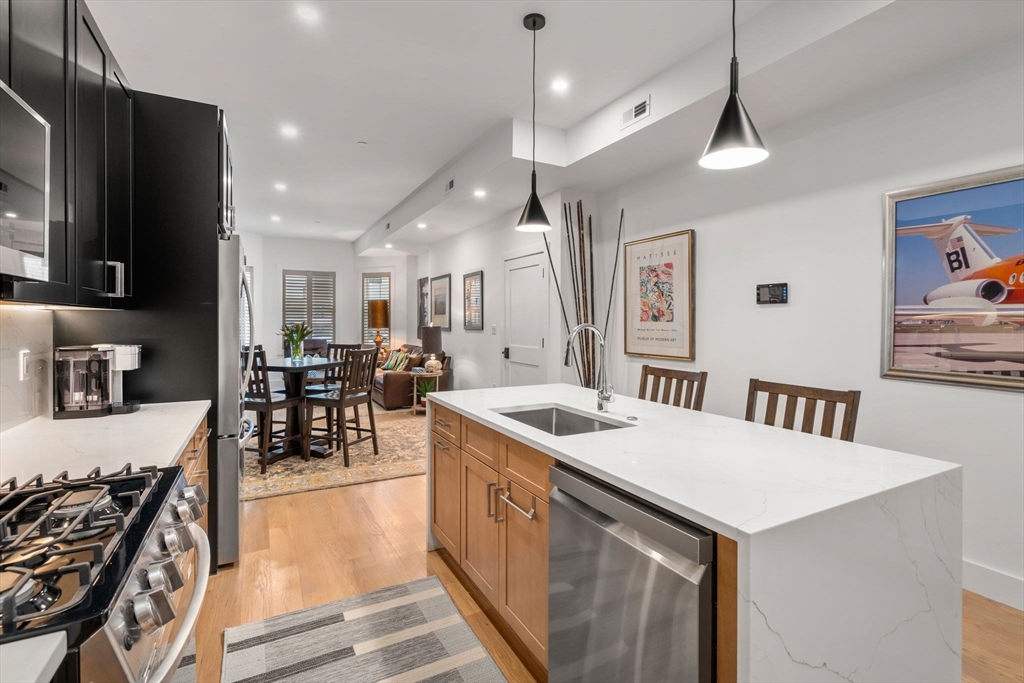 Boston, Massachusetts, 02128, United States, 2 Bedrooms Bedrooms, ,2 BathroomsBathrooms,Residential,For Sale,1940693