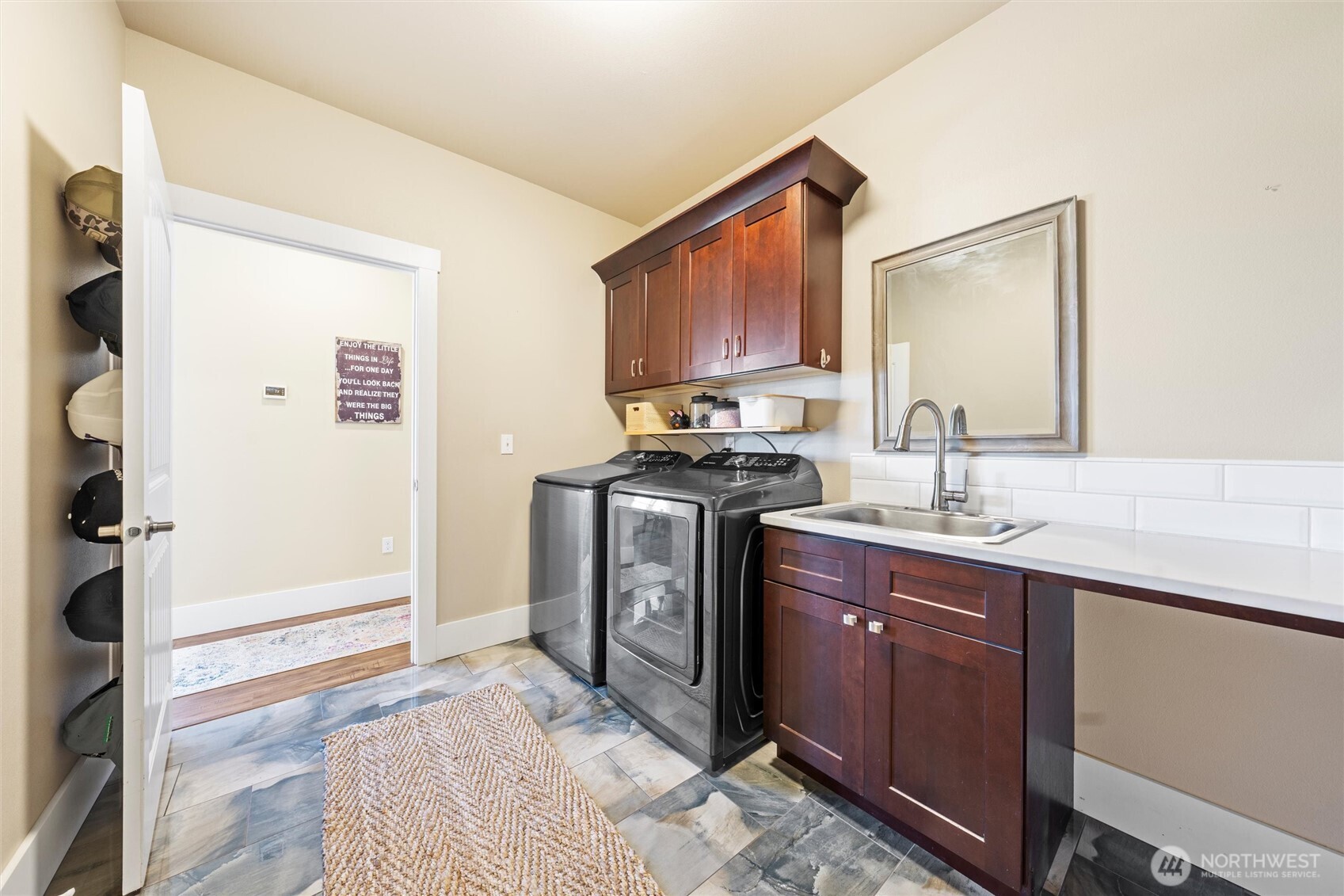 Moses Lake, Washington, 98837, United States, 3 Bedrooms Bedrooms, ,2 BathroomsBathrooms,Residential,For Sale,2002920