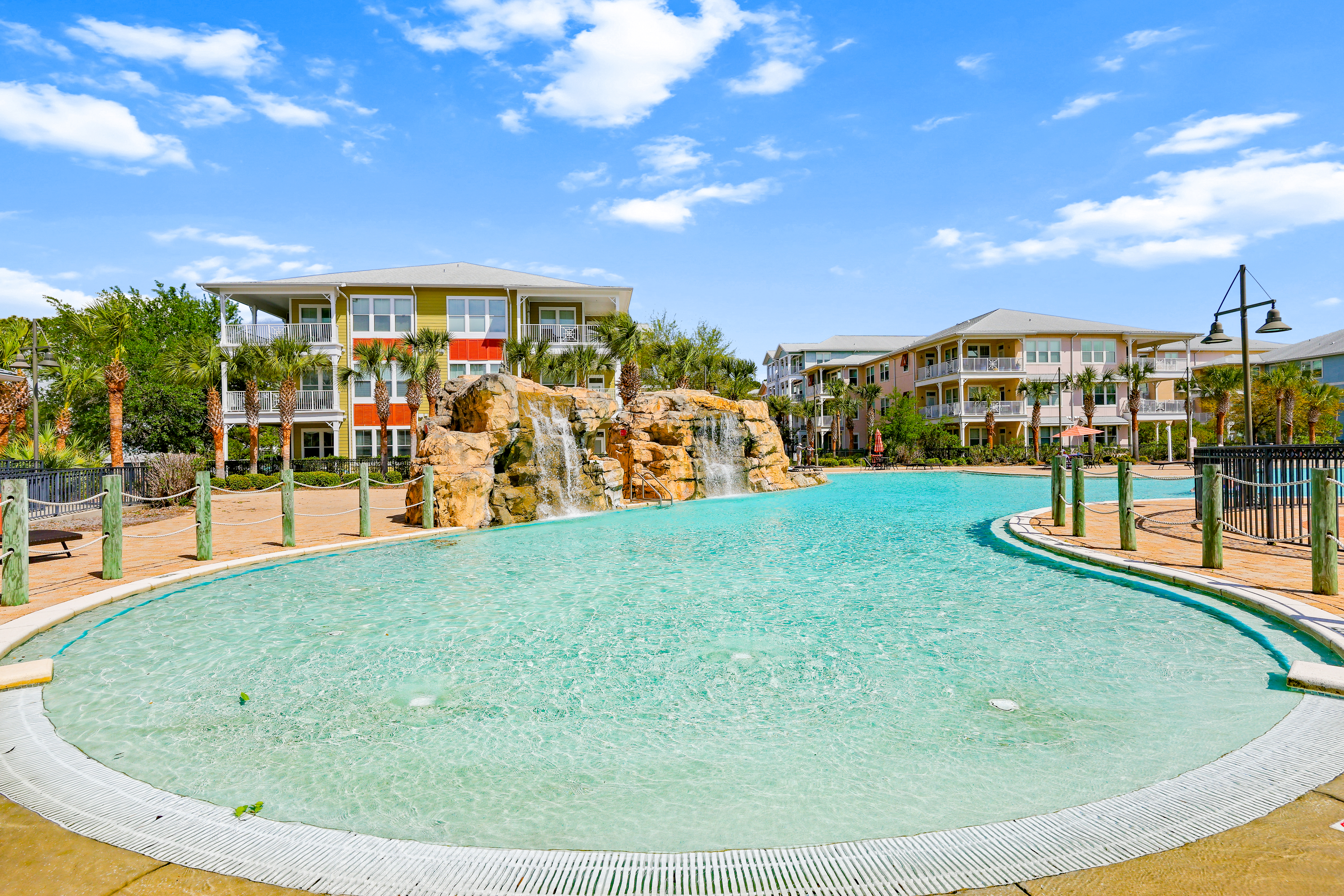  Resort-Style First-Floor Condo With Private Patio - 物件實景
