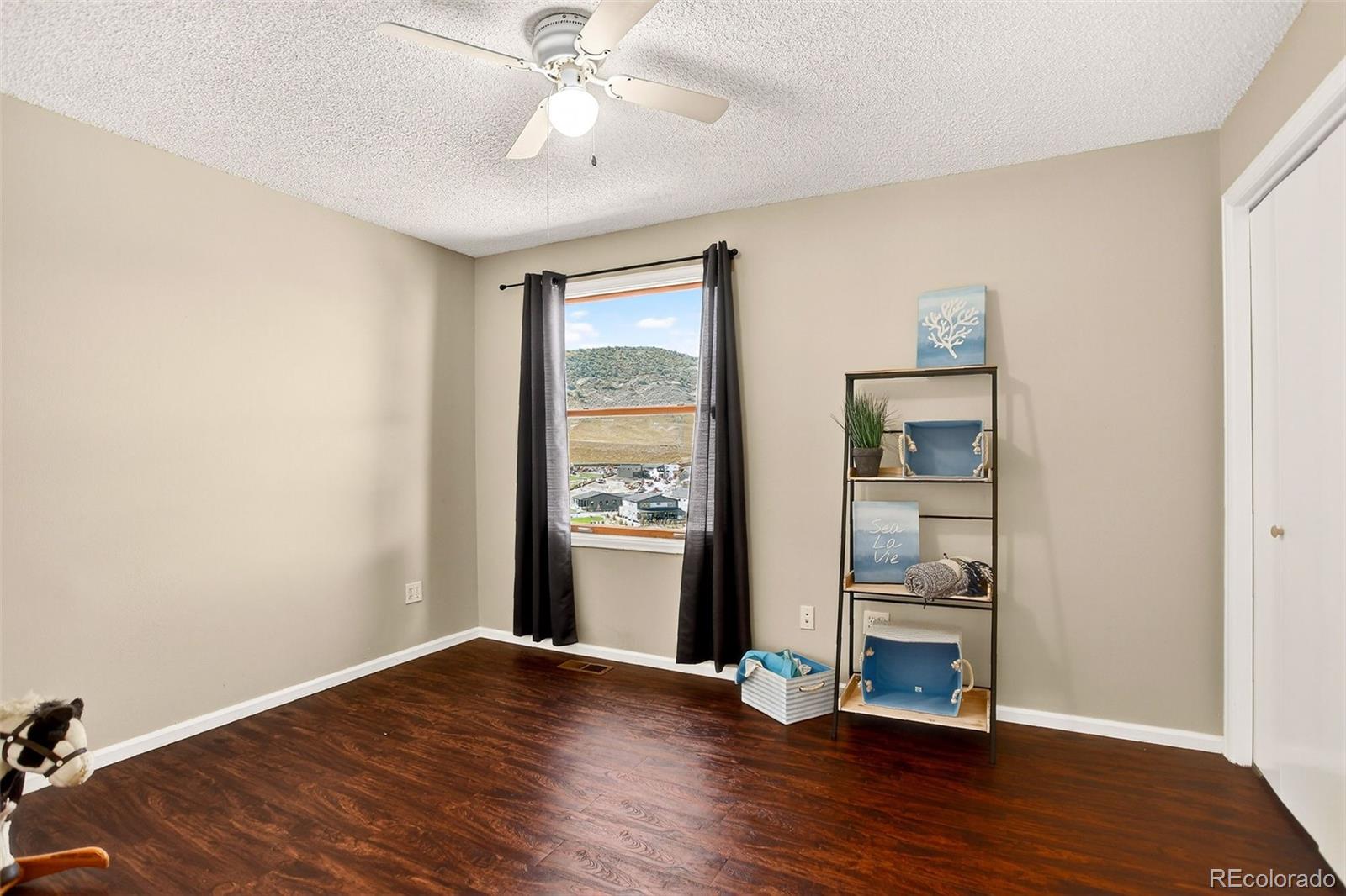 Littleton, Colorado, 80127, United States, 4 Bedrooms Bedrooms, ,2 BathroomsBathrooms,Residential,For Sale,2003001