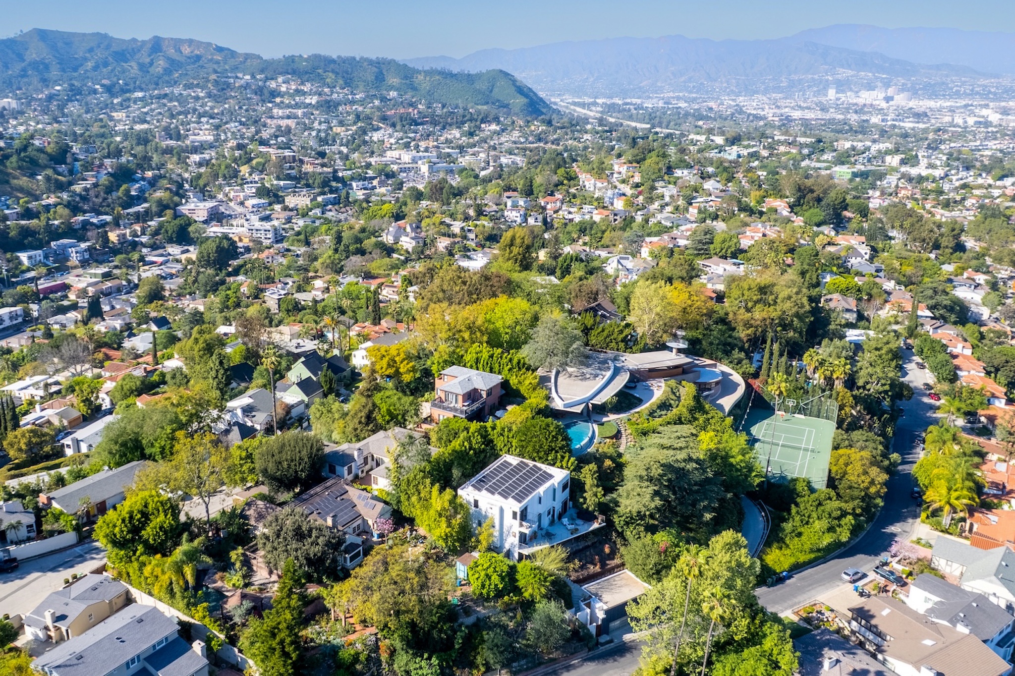  2129 Redcliff St - 物件實景