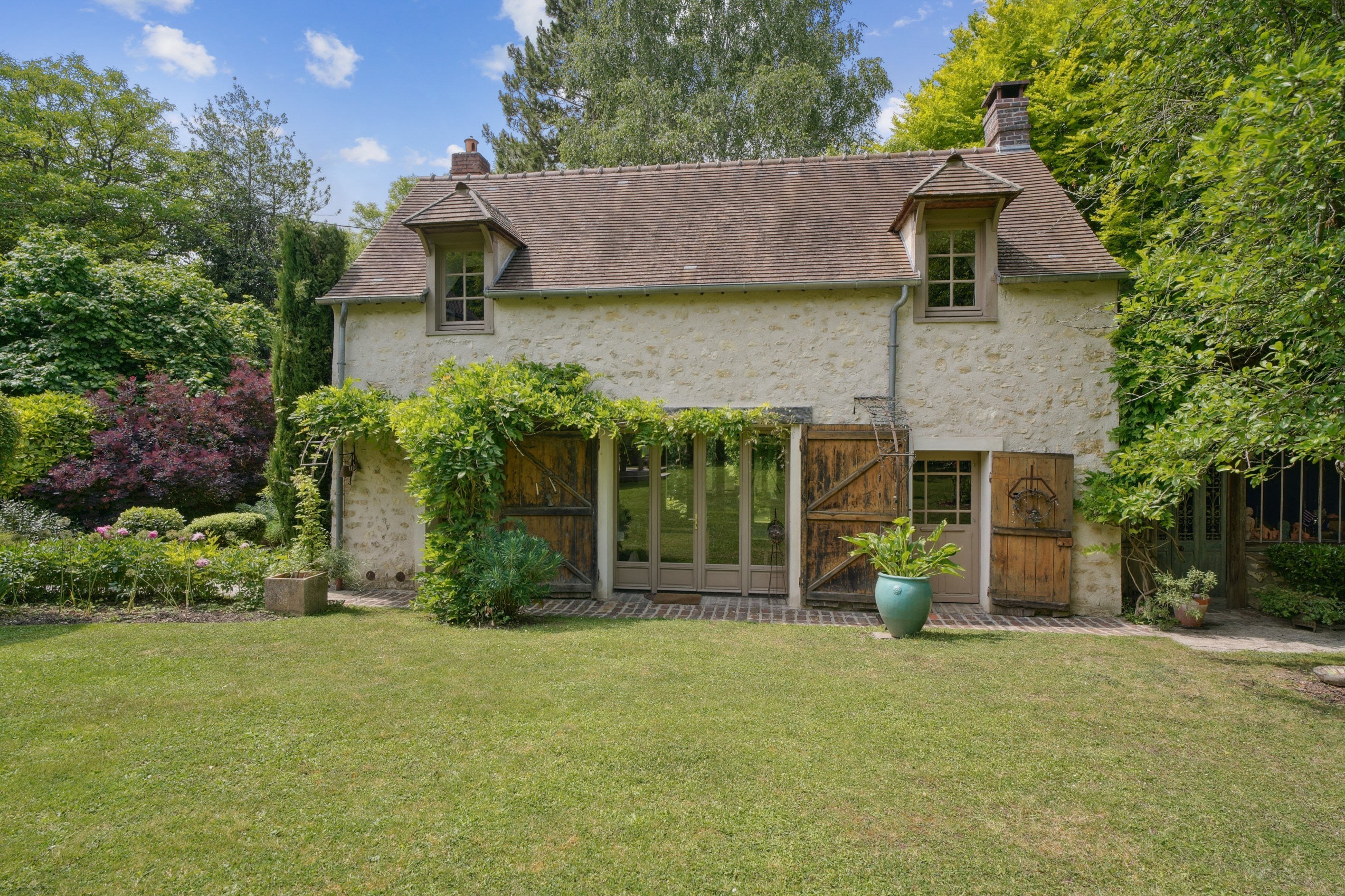  CHARMING PROPERTY ON THE OUTSKIRTS OF PARIS - 物件實景