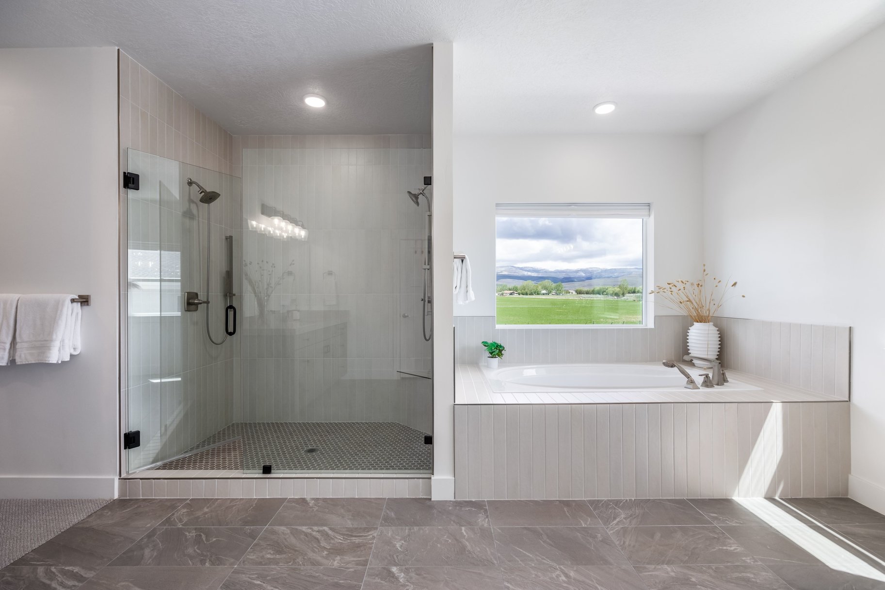  Fully Furnished Luxury Residence with Unmatched Finishes and Views - 物件實景