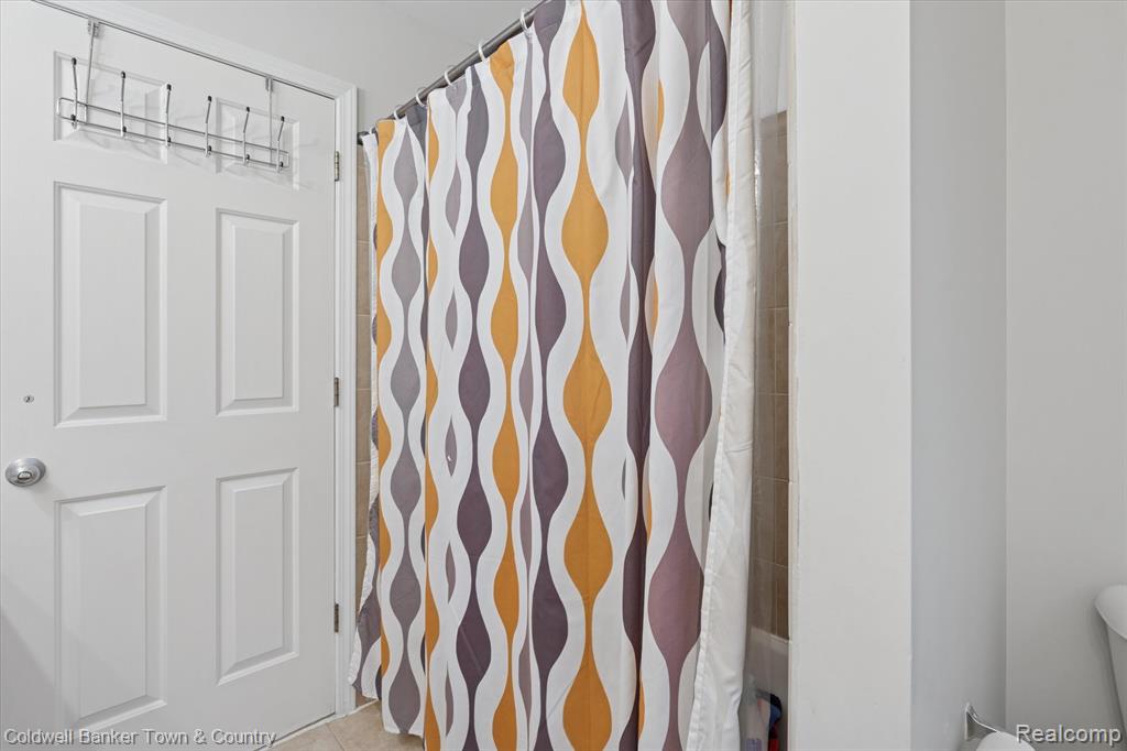 Highland, Michigan, 48357, United States, 4 Bedrooms Bedrooms, ,4 BathroomsBathrooms,Residential,For Sale,2003066