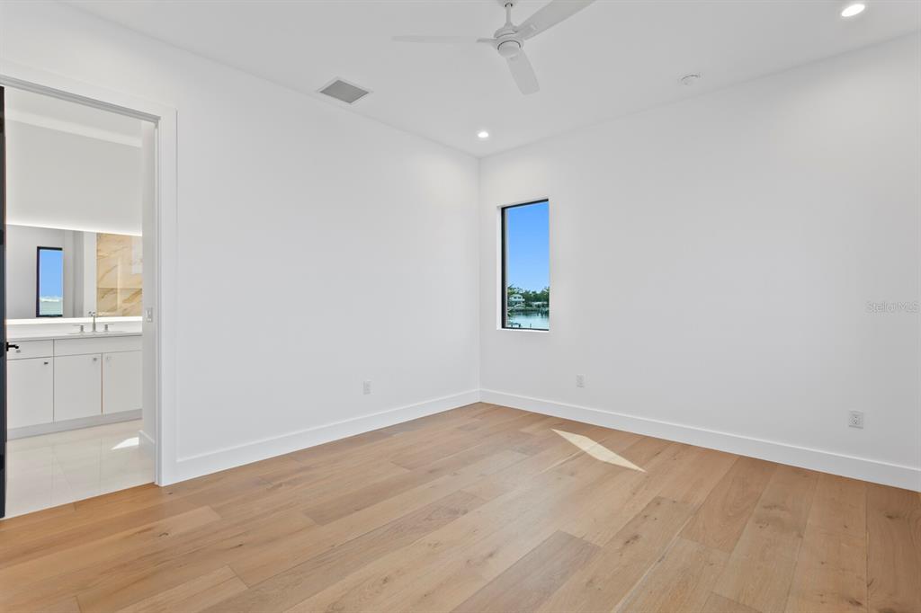 St Petersburg, Florida, 33703, United States, 5 Bedrooms Bedrooms, ,6 BathroomsBathrooms,Residential,For Sale,1856126