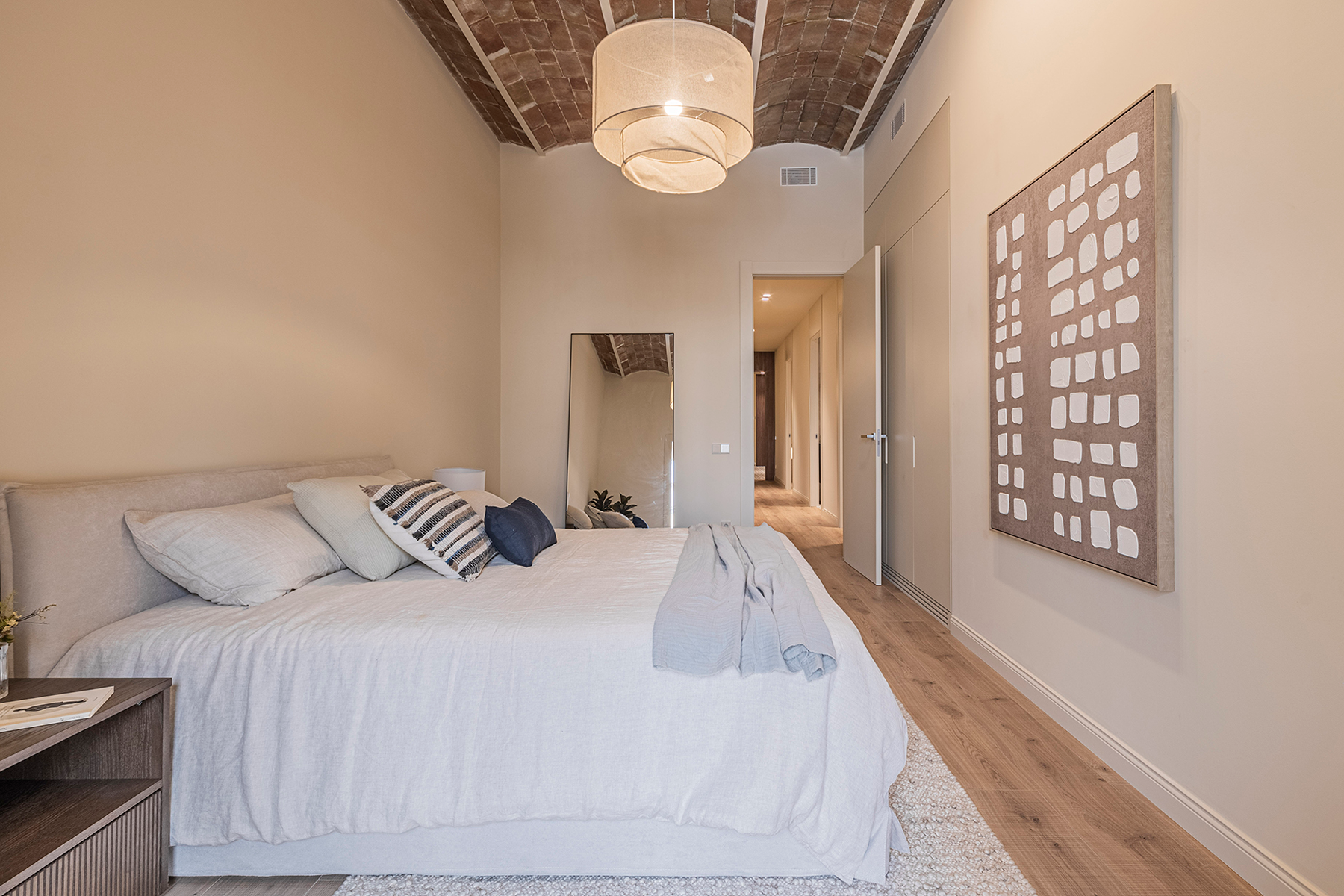  Renovated flat in historic building - L