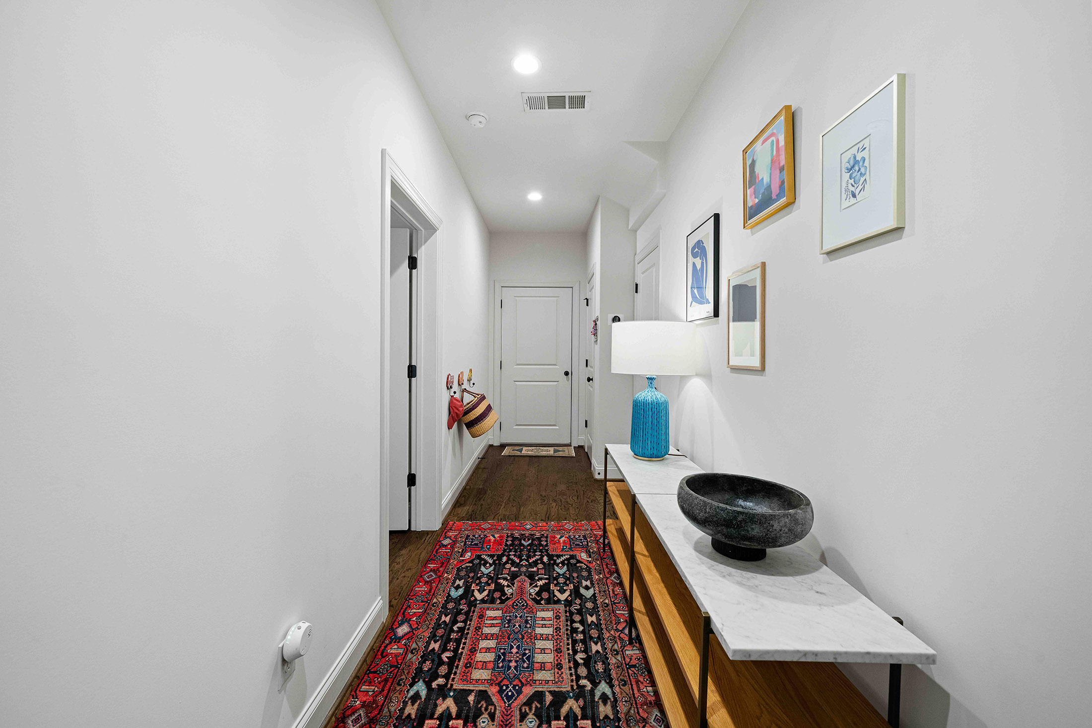  Distinctive Architecture and Effortless Intown Living - 物件實景