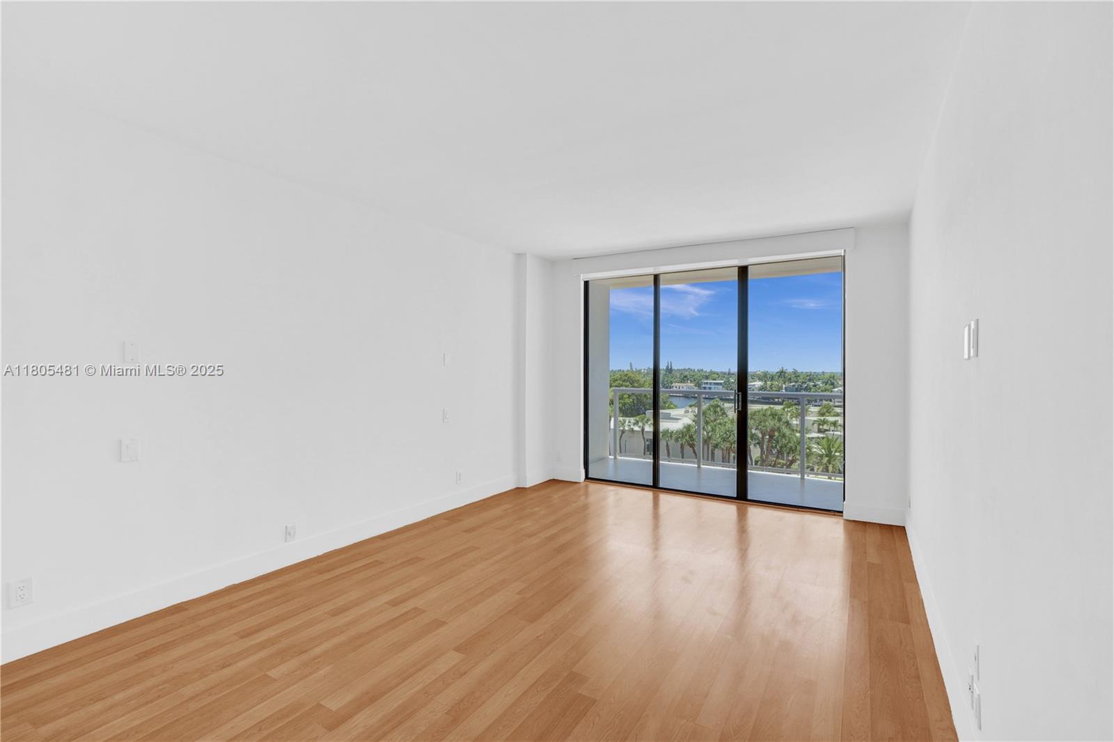 Aventura, Florida, 33180, United States, 2 Bedrooms Bedrooms, ,2 BathroomsBathrooms,Residential,For Sale,1827692
