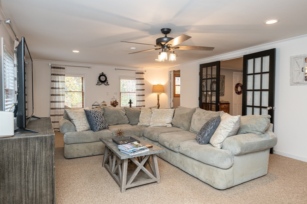 Middleton, Massachusetts, 01949, United States, 3 Bedrooms Bedrooms, ,1 BathroomBathrooms,Residential,For Sale,1982114