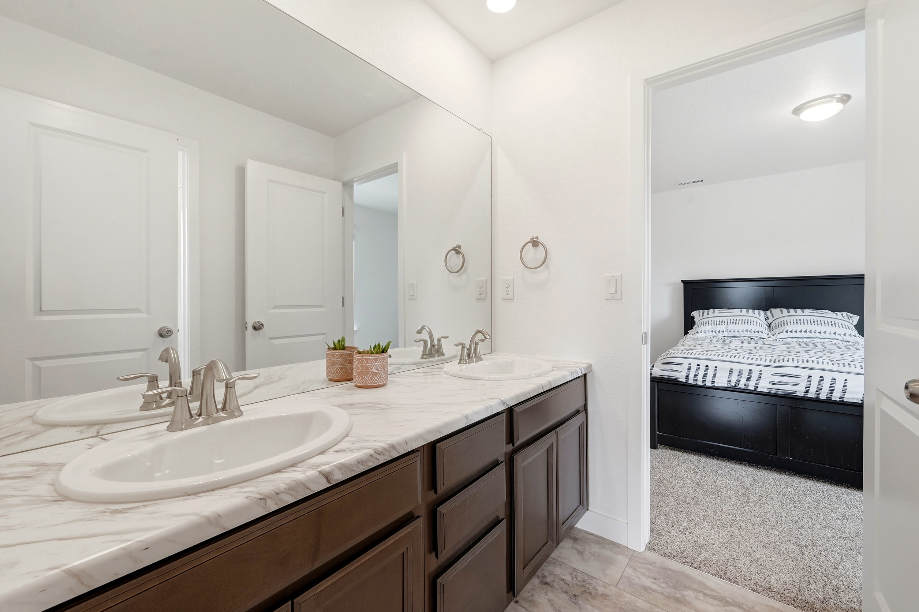Thornton, Colorado, 80602, United States, 4 Bedrooms Bedrooms, ,2 BathroomsBathrooms,Residential,For Sale,2048657