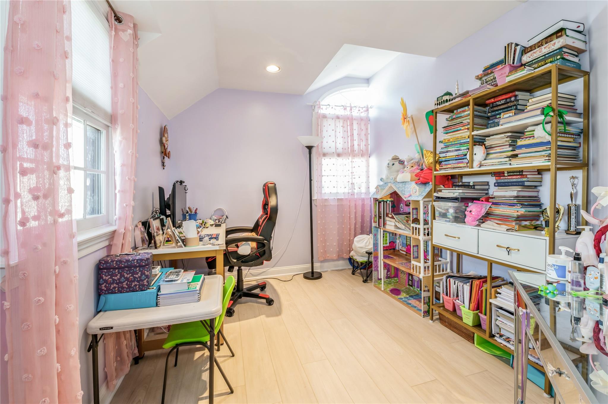 Howard Beach, New York, 11414, United States, 3 Bedrooms Bedrooms, ,2 BathroomsBathrooms,Residential,For Sale,1908701