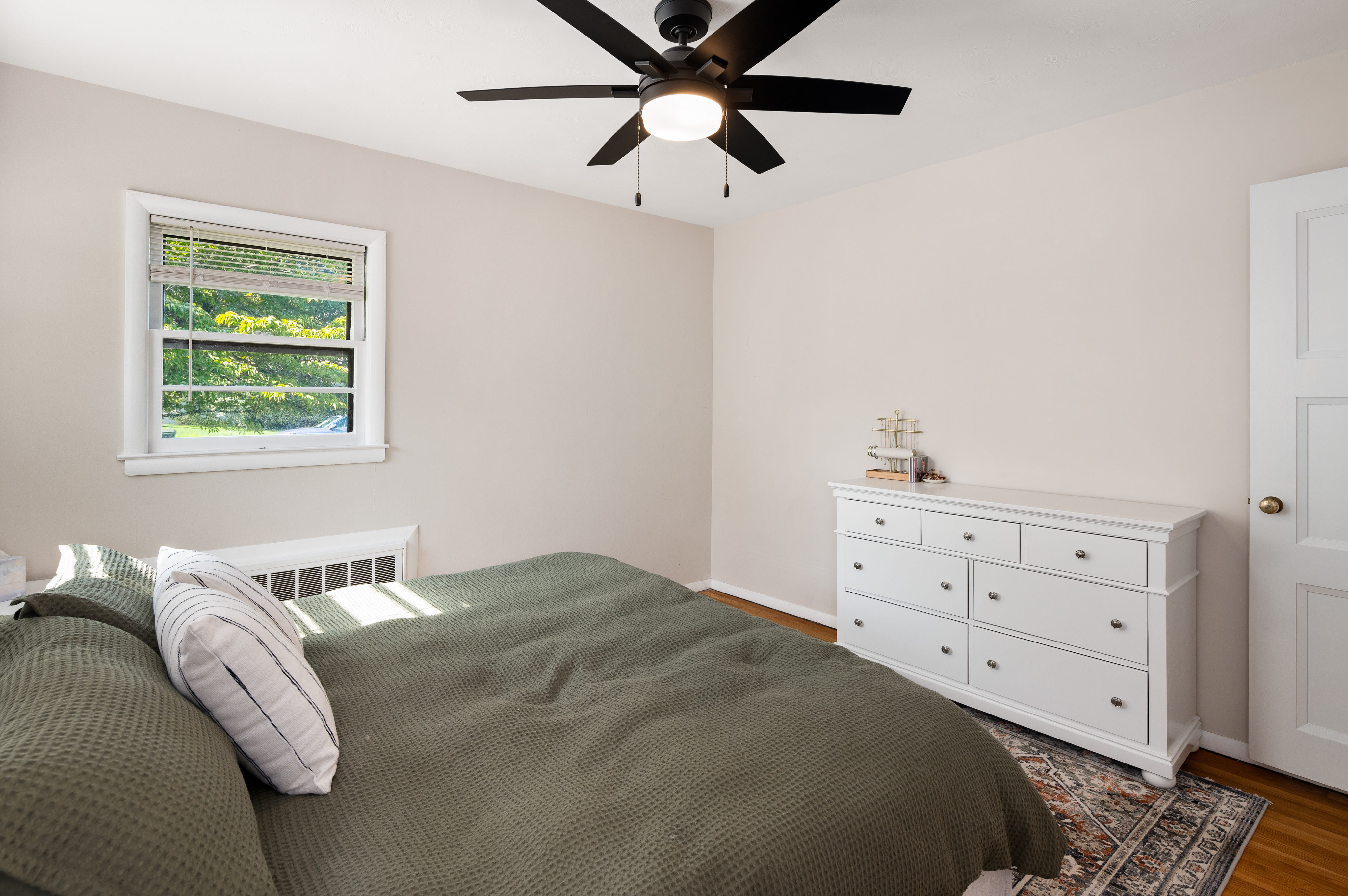  Fully modernized 3-bedroom ranch in a quiet, beautiful neighborhood. - 物件實景