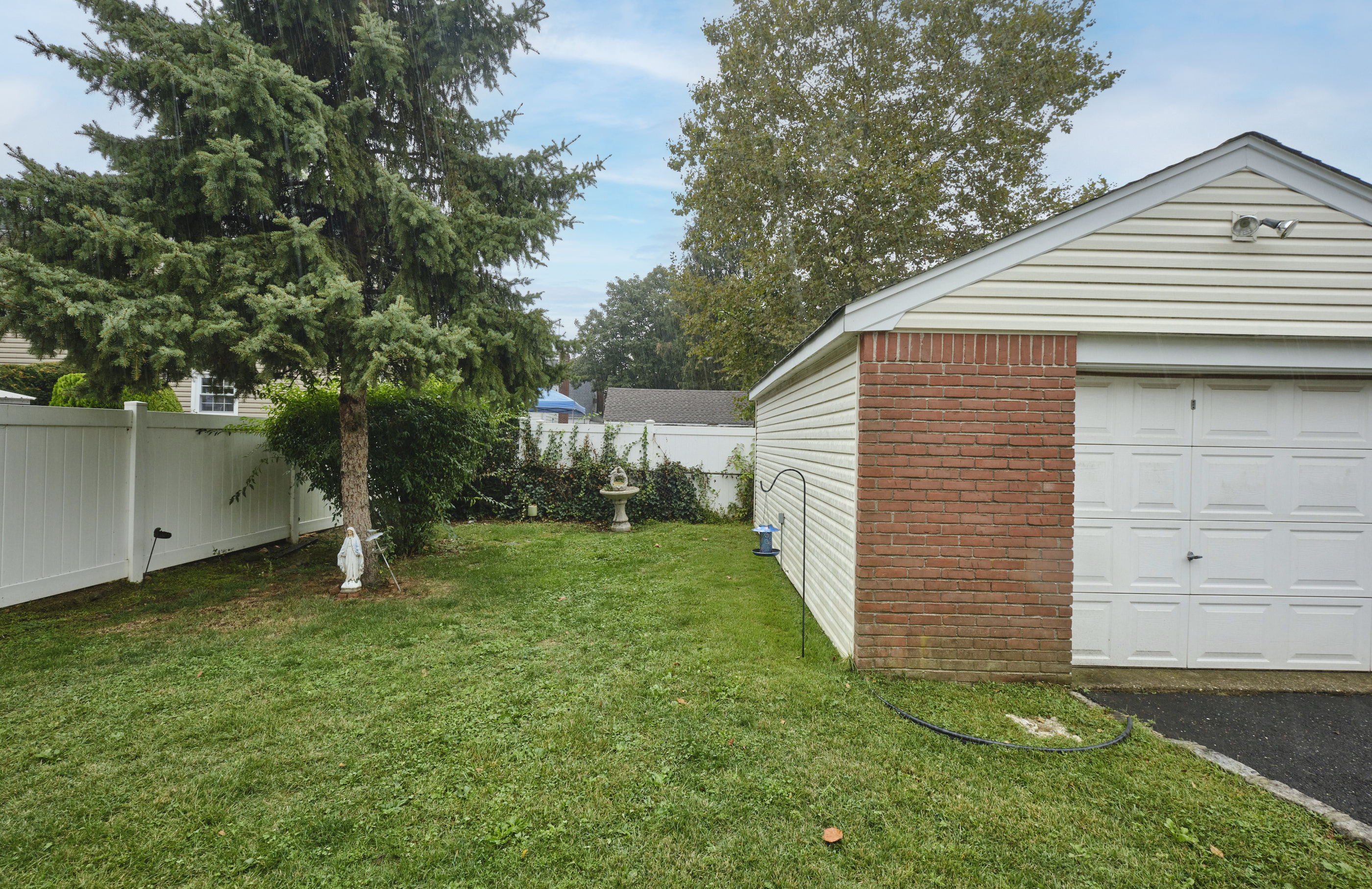 New Hyde Park, New York, 11040, United States, 4 Bedrooms Bedrooms, ,3 BathroomsBathrooms,Residential,For Sale,1977878