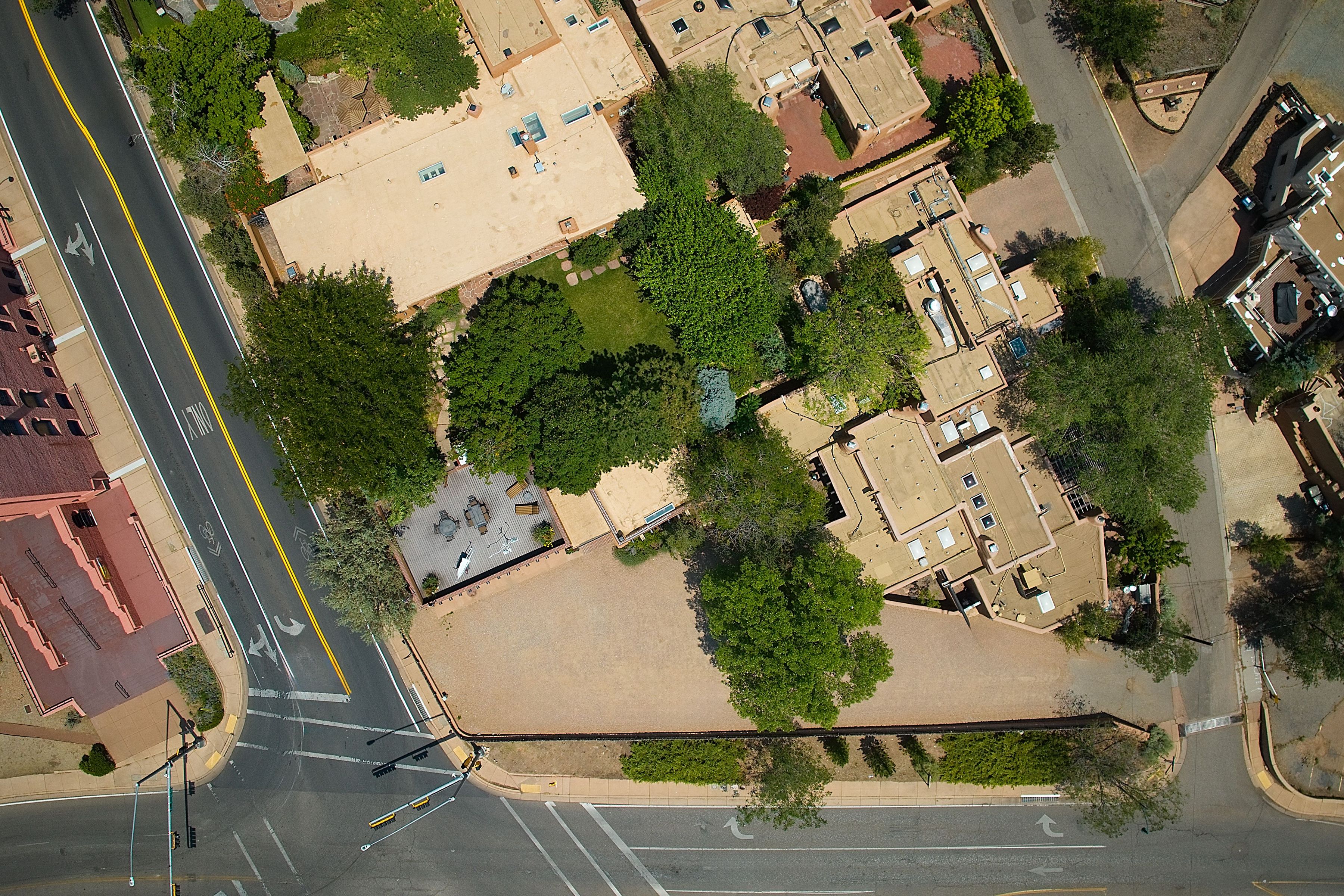  311 Bishops Lodge Road - 物件實景