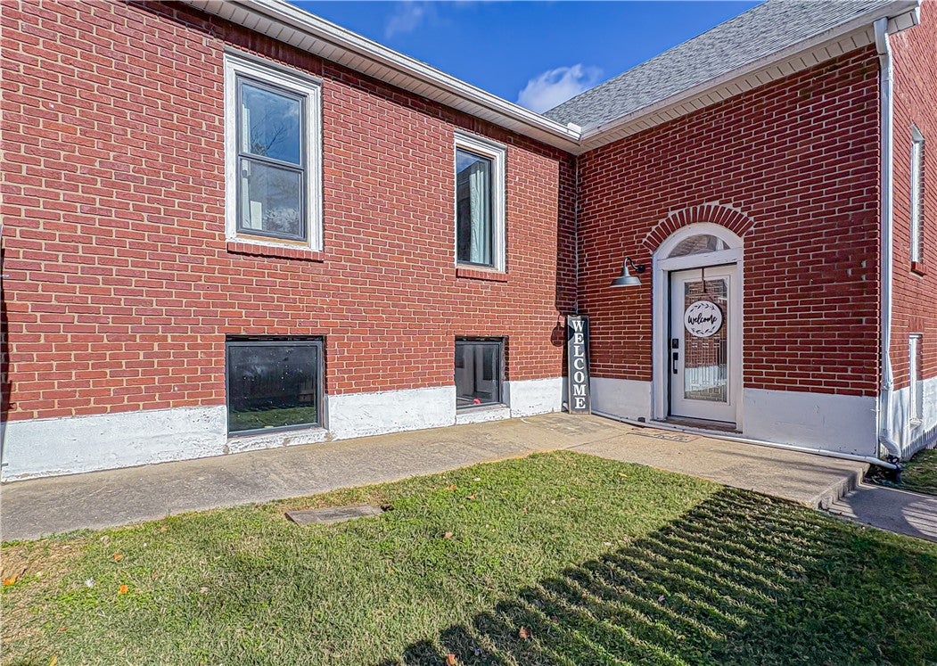 Berryville, Arkansas, 72616, United States, 3 Bedrooms Bedrooms, ,2 BathroomsBathrooms,Residential,For Sale,1994885