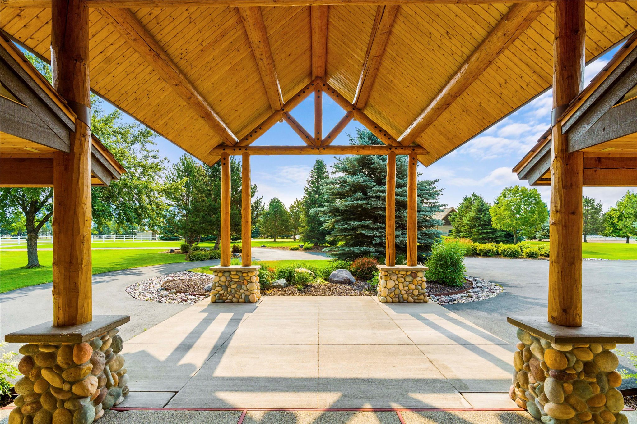  360 Tetrault Road - 物件實景