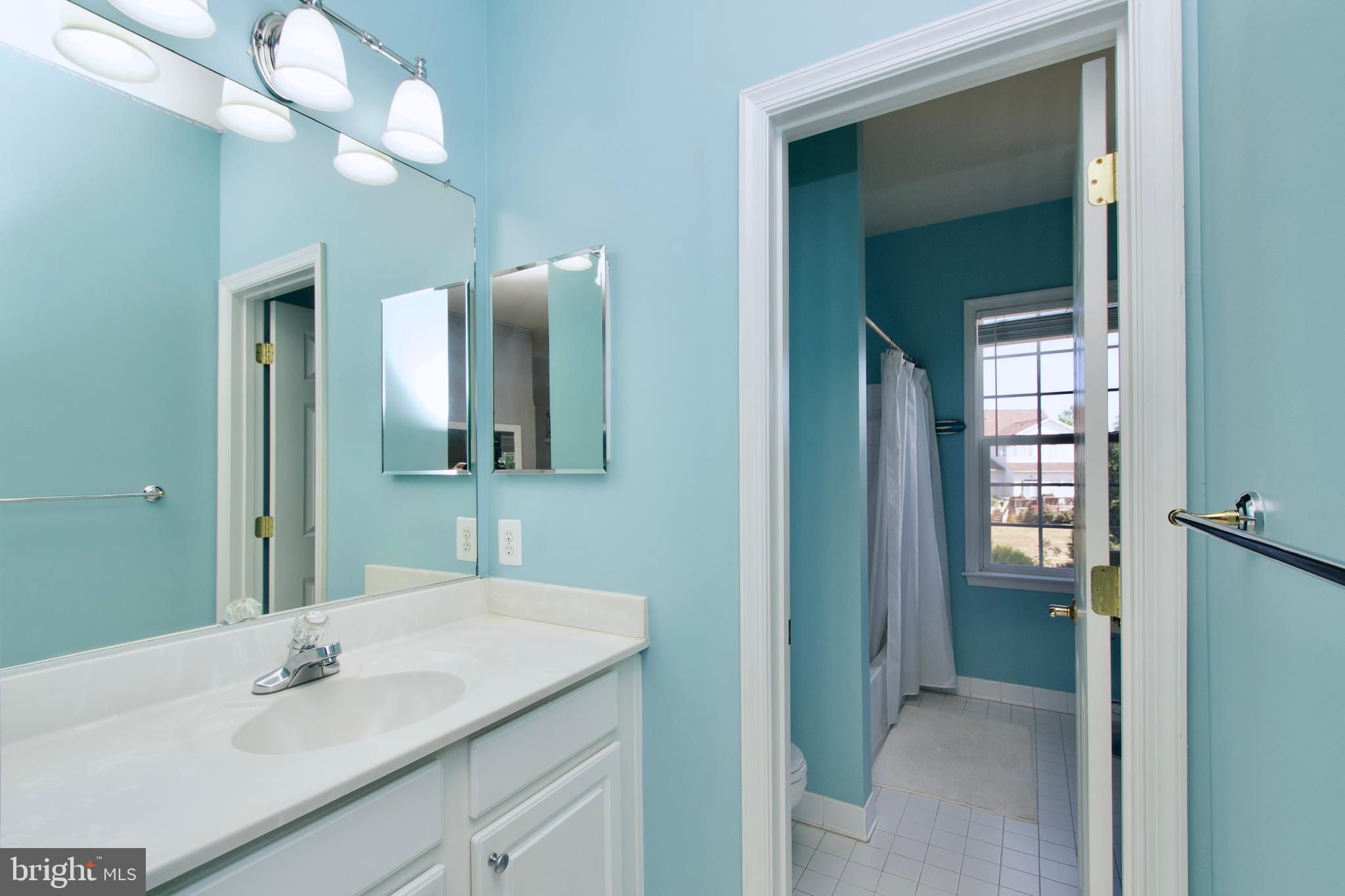 Aldie, Virginia, 20105, United States, 4 Bedrooms Bedrooms, ,5 BathroomsBathrooms,Residential,For Sale,1943897