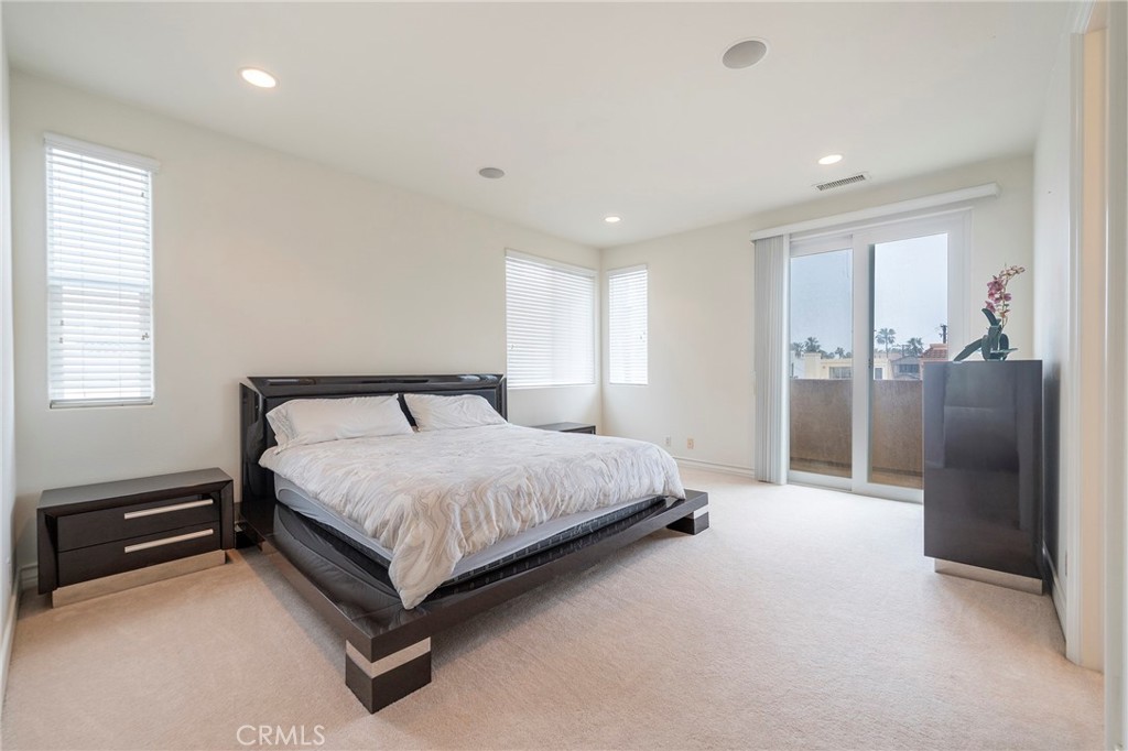 Huntington Beach, California, 92648, United States, 3 Bedrooms Bedrooms, ,4 BathroomsBathrooms,Residential,For Sale,1897780