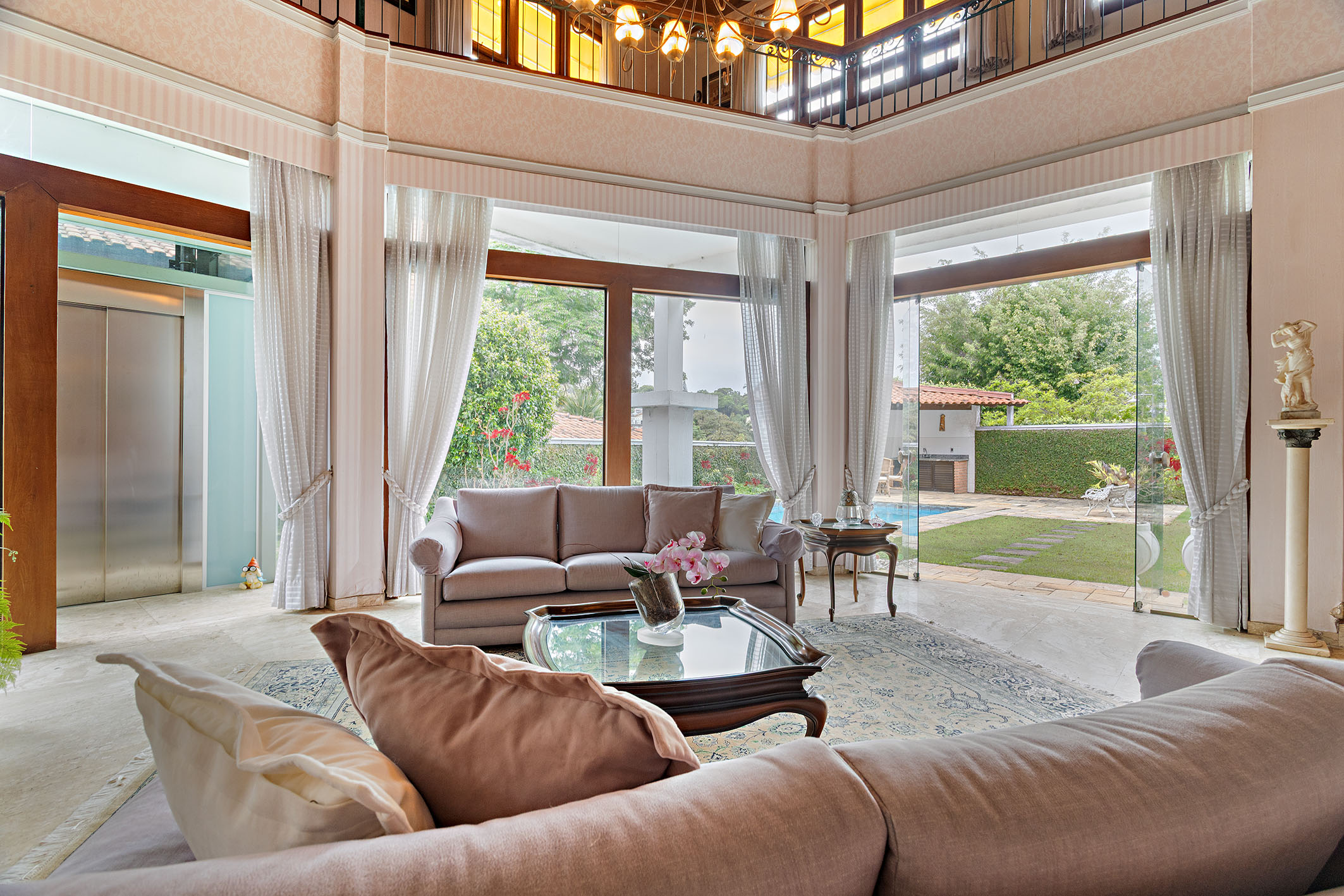  Neoclassical house in gated community with pool and elevator - 物件實景