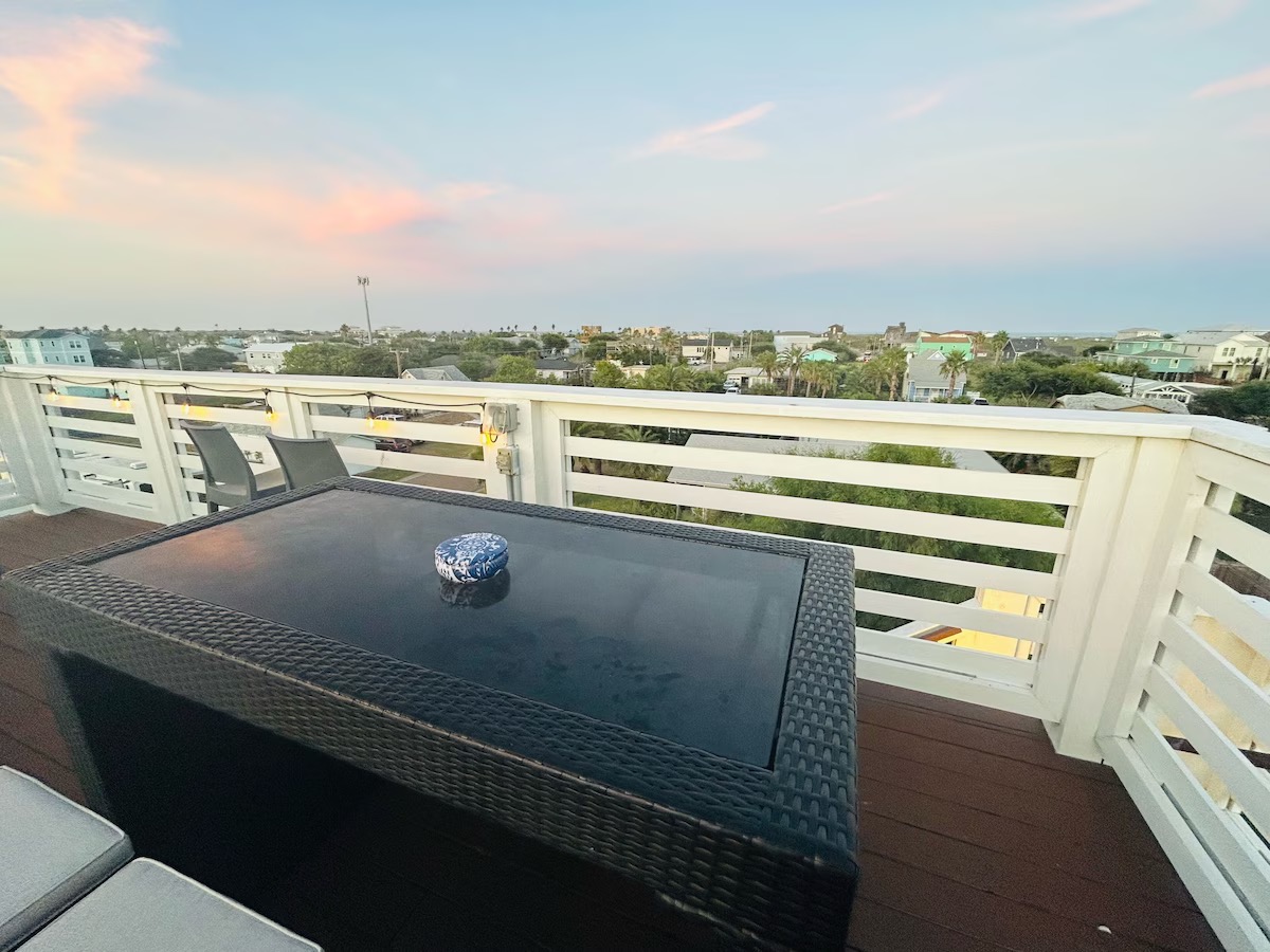 Port Aransas, Texas, 78373, United States, 5 Bedrooms Bedrooms, ,4 BathroomsBathrooms,Residential,For Sale,1982131