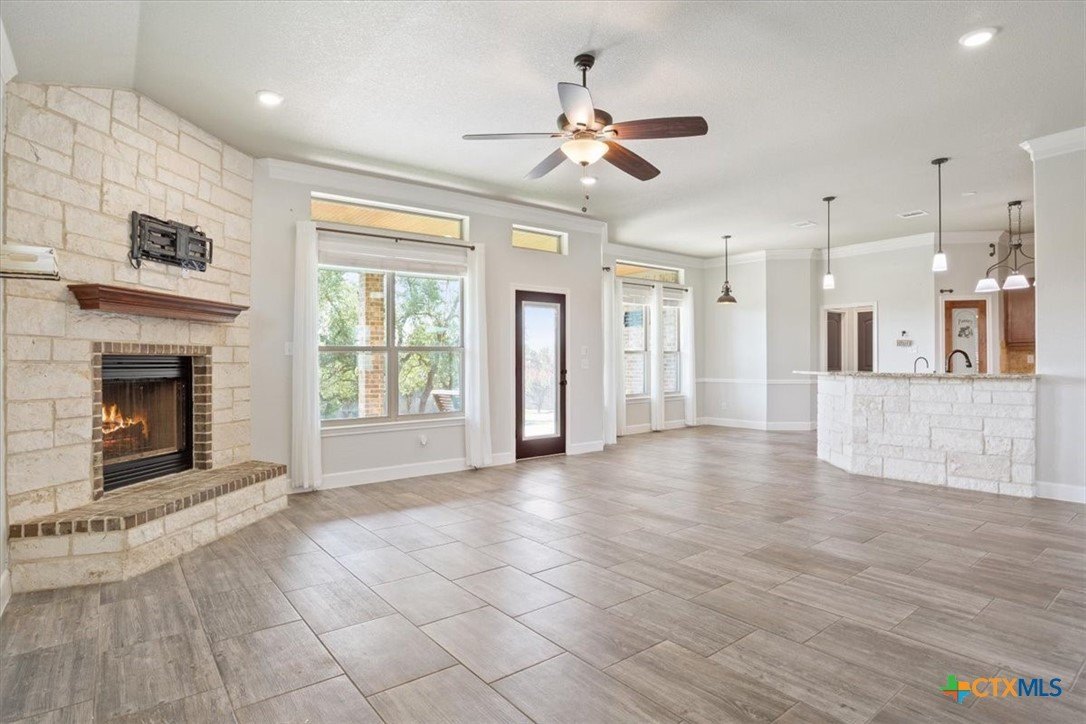 Salado, Texas, 76571, United States, 4 Bedrooms Bedrooms, ,3 BathroomsBathrooms,Residential,For Sale,1978571